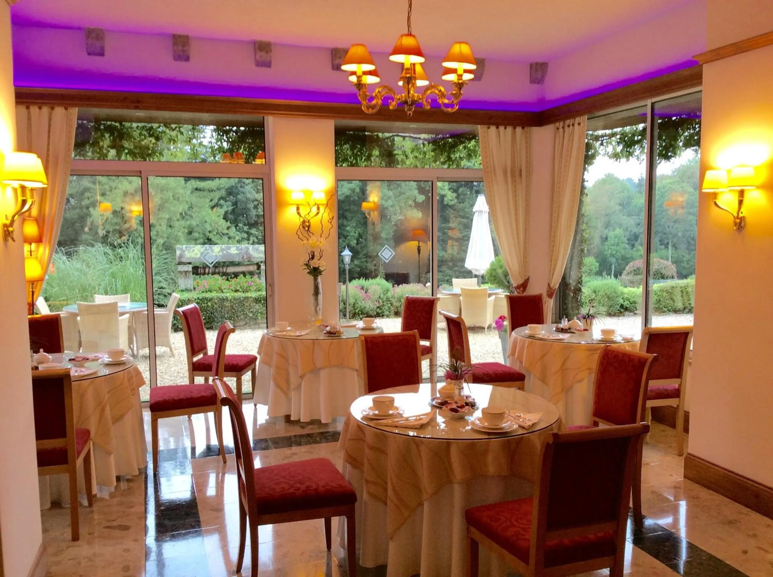 Restaurant/places to eat in Manoir De Kertalg