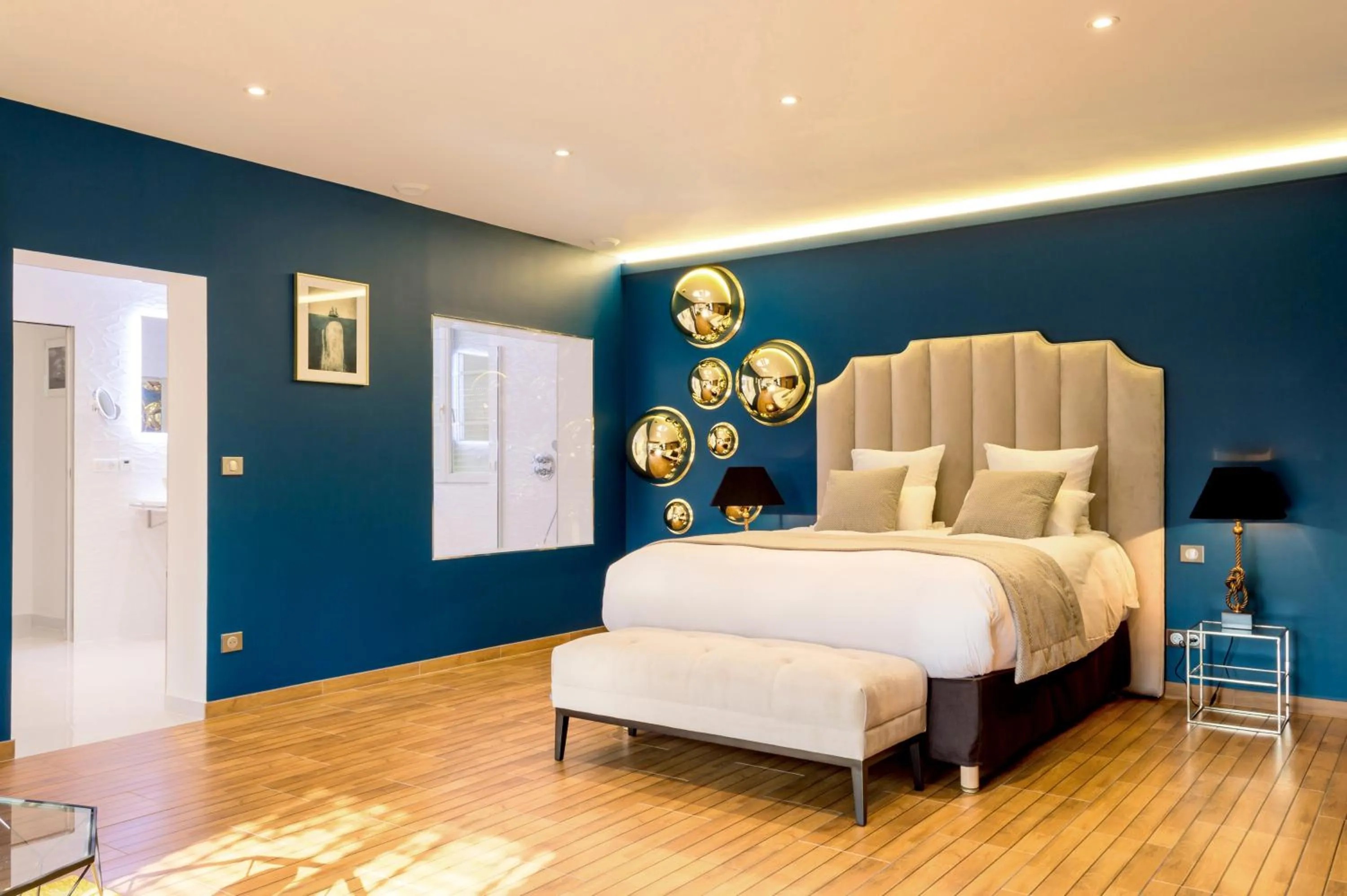 Photo of the whole room, Bed in Les Jardins d'Epicure