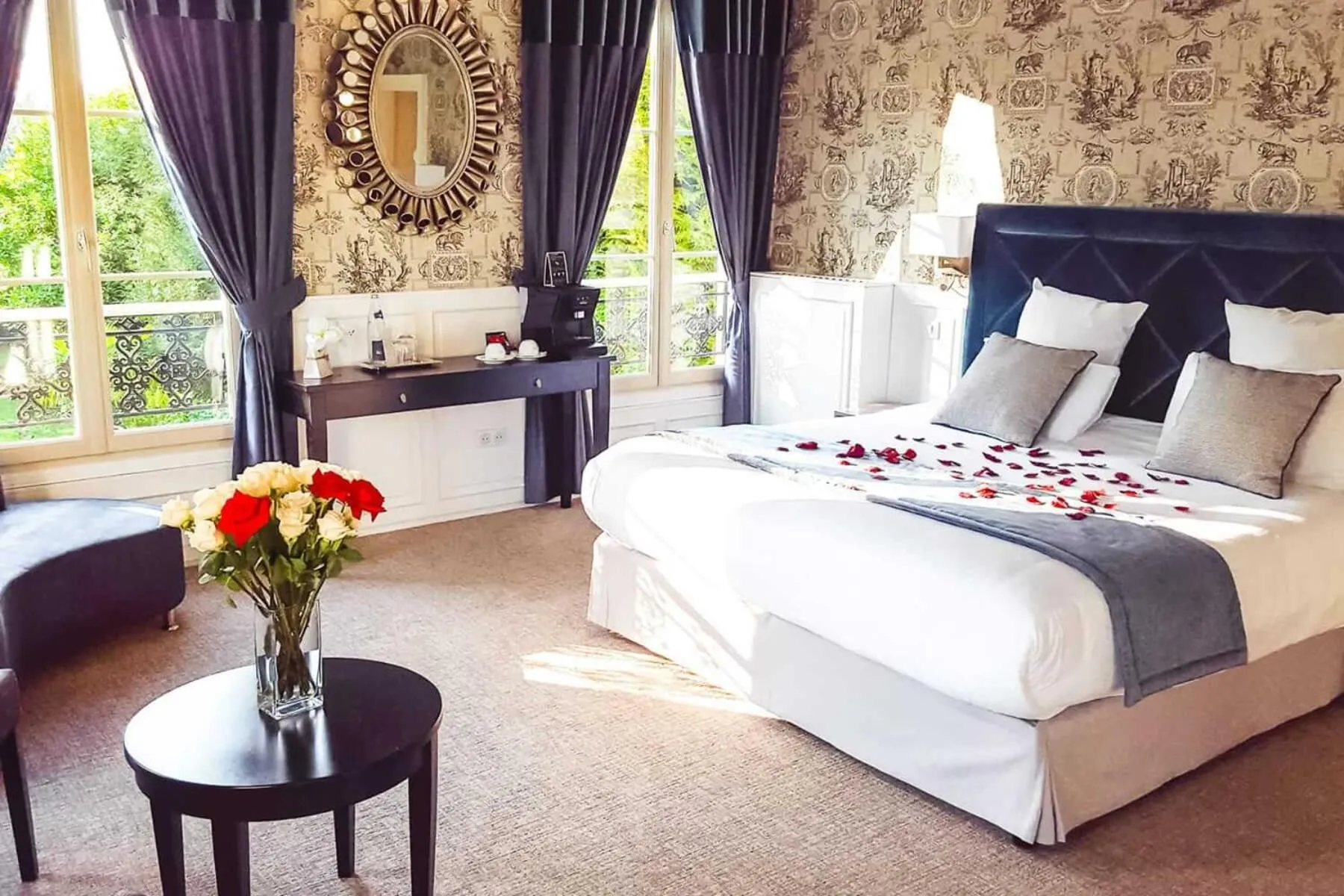 Photo of the whole room, Bed in Les Jardins d'Epicure