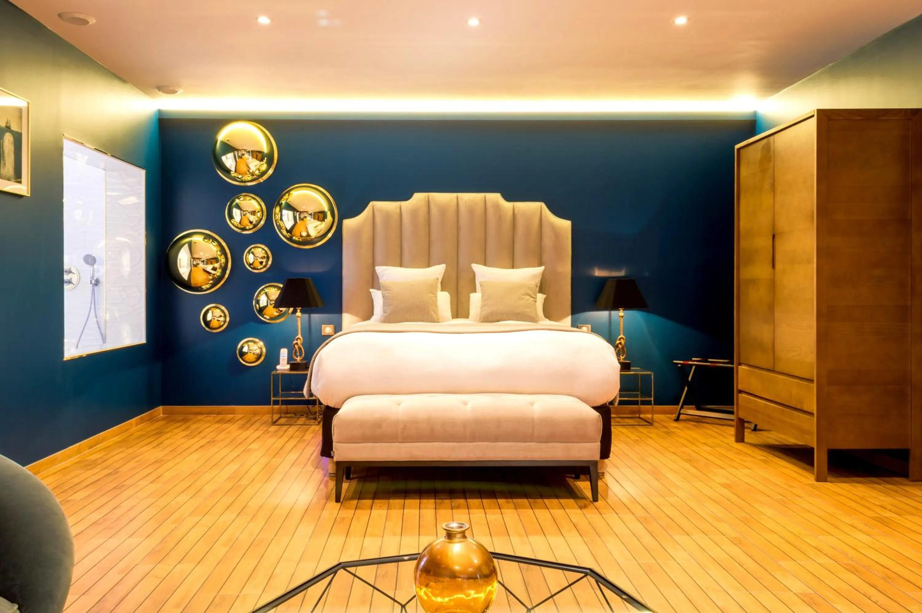 Decorative detail, Bed in Les Jardins d'Epicure