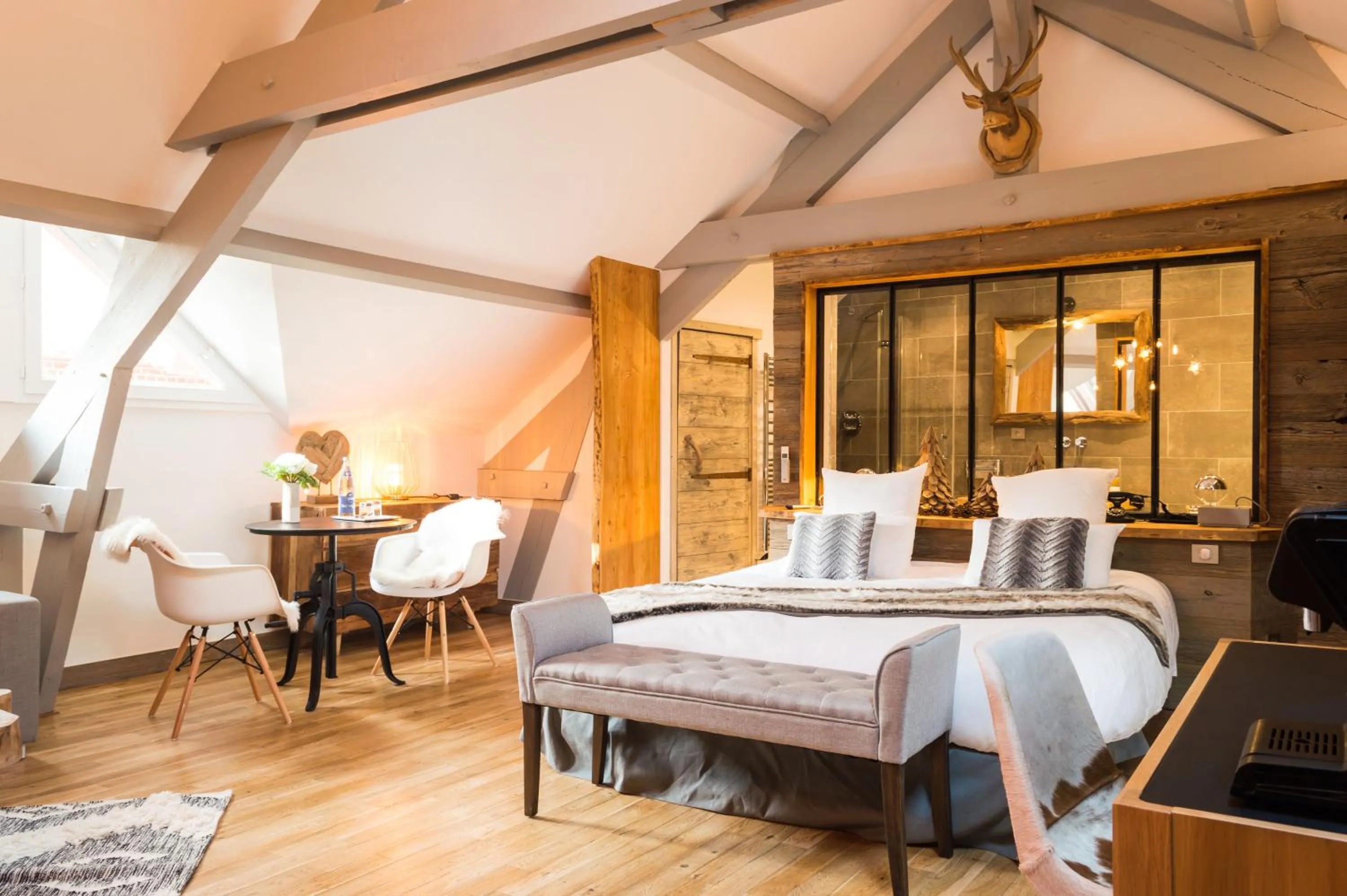 Photo of the whole room, Bed in Les Jardins d'Epicure