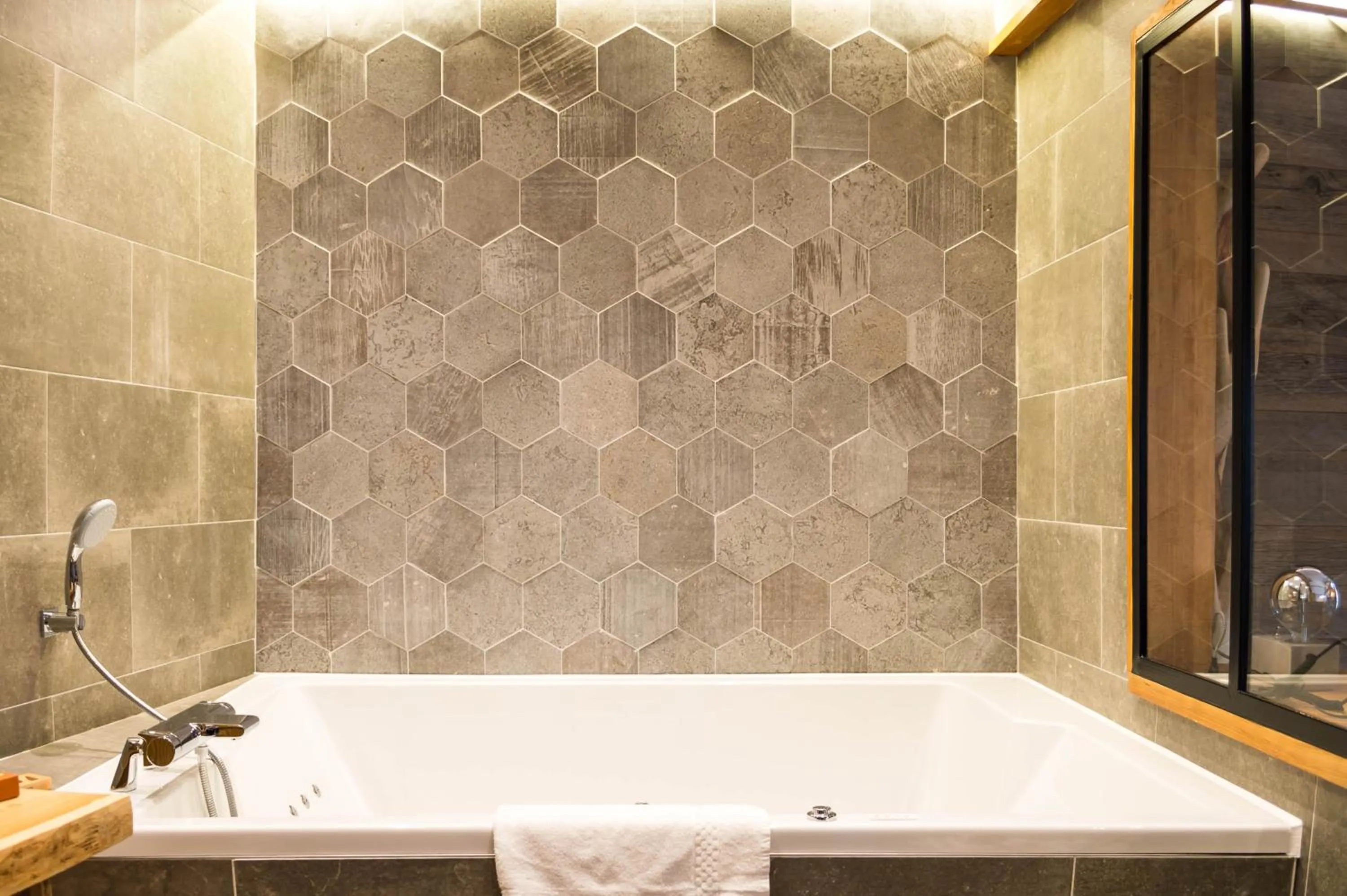 Hot Tub in Les Jardins d'Epicure