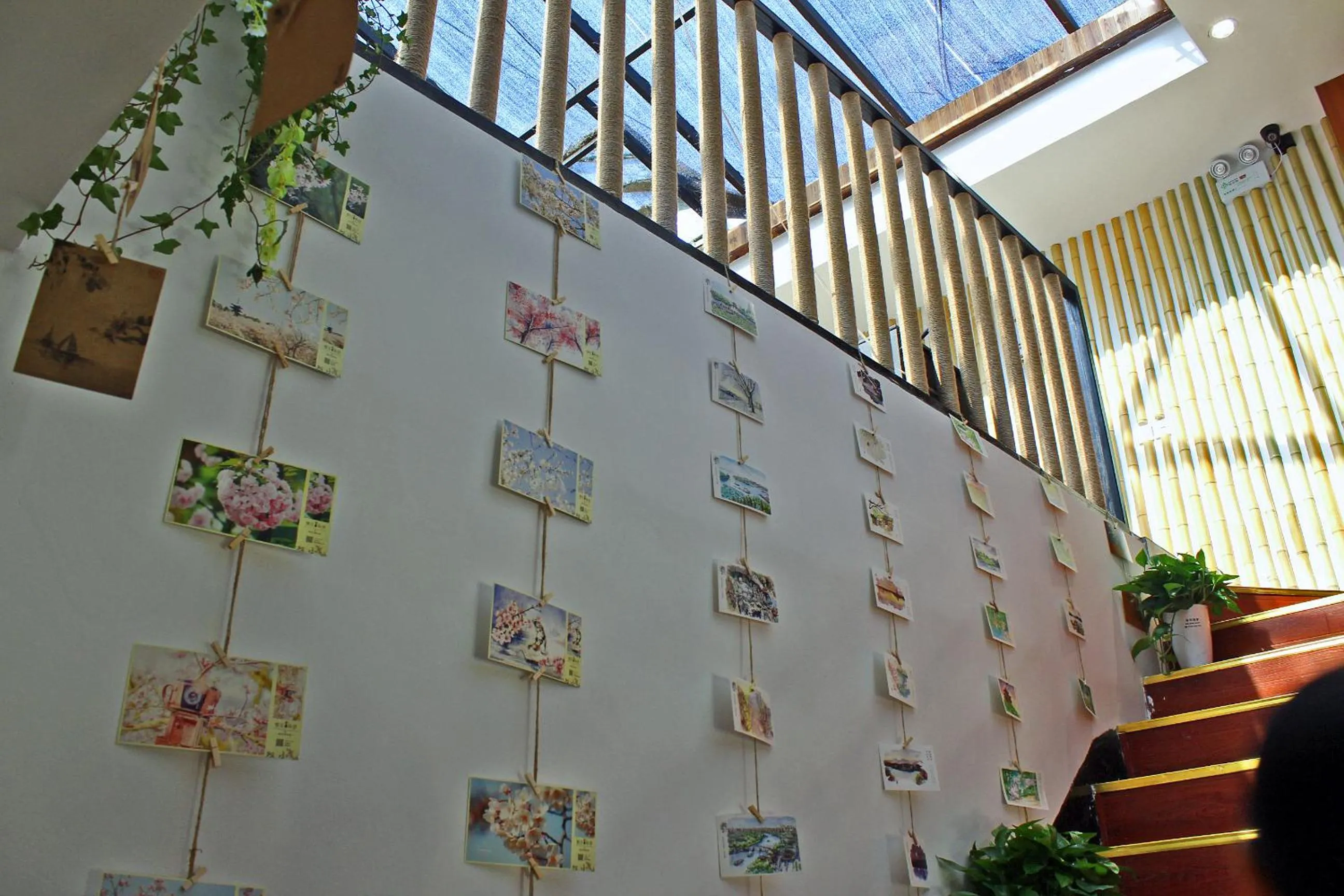 Communal lounge/ TV room in Onederz Hostel Hangzhou