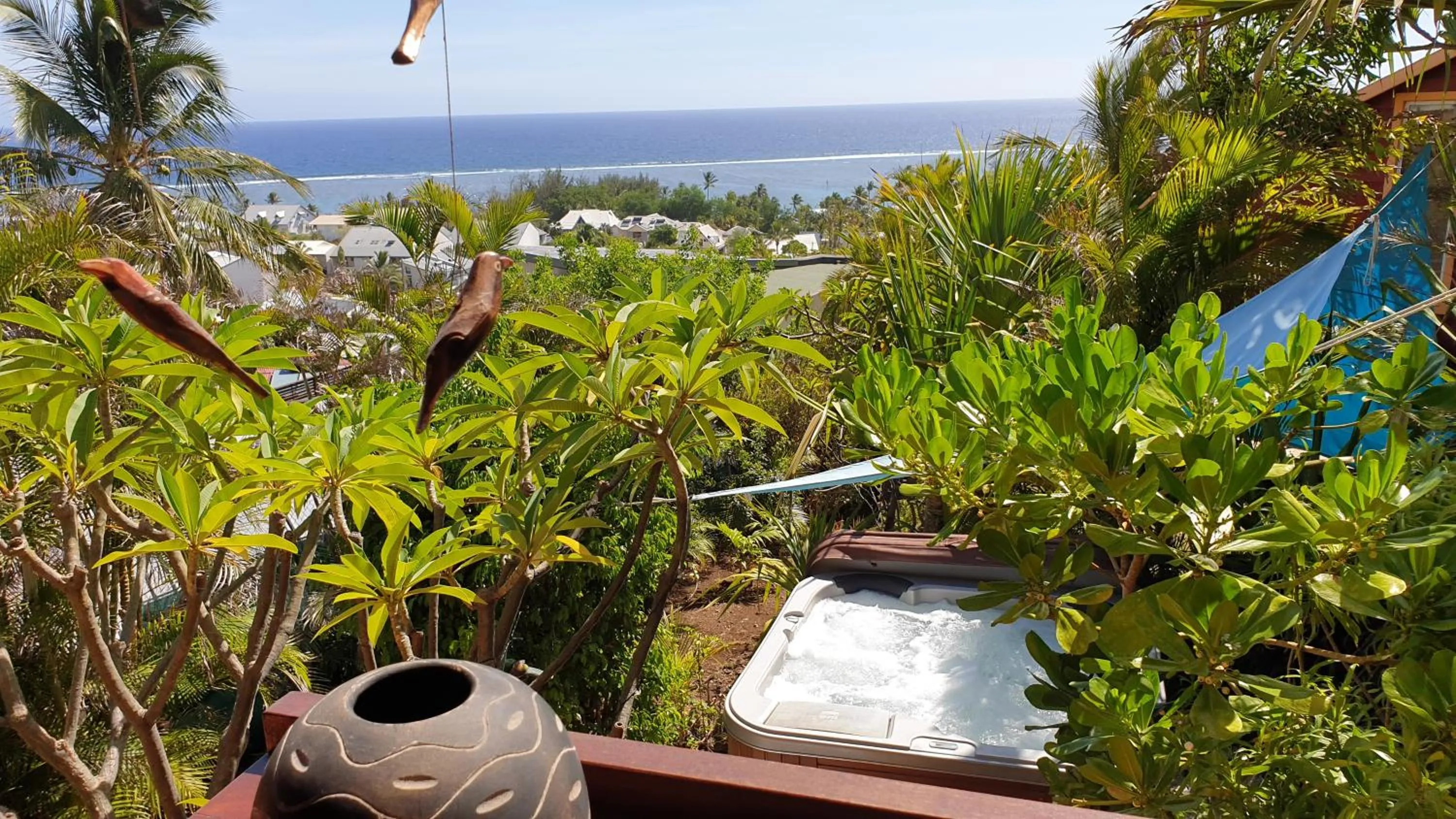 Hot Tub in Poz Lagon - chambre d'hôtes - Bungalow pour 2 personnes - Jacuzzi privatif - petit déjeuner - Vue sur le lagon