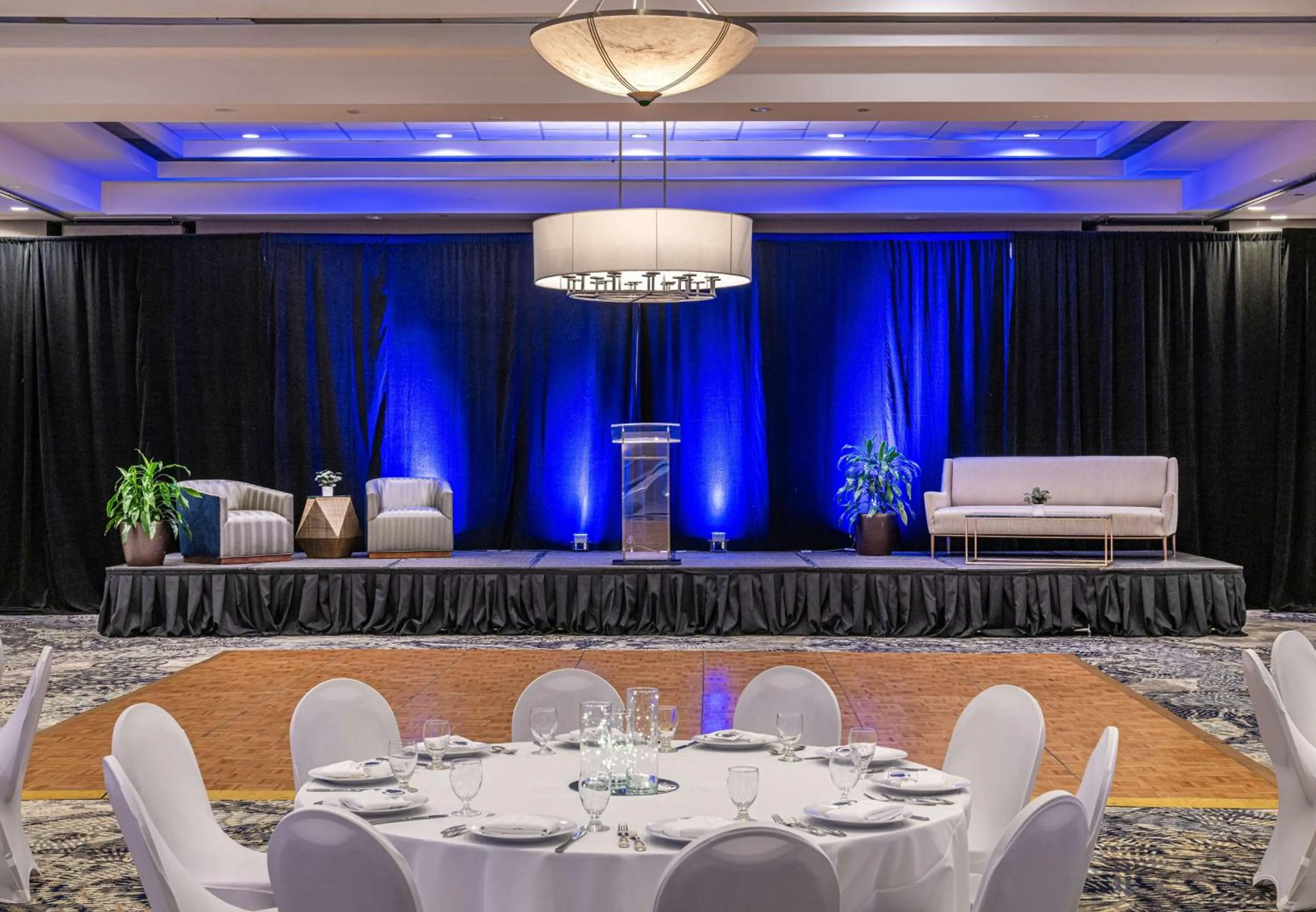 Meeting/conference room in DoubleTree by Hilton Hotel Newark Airport