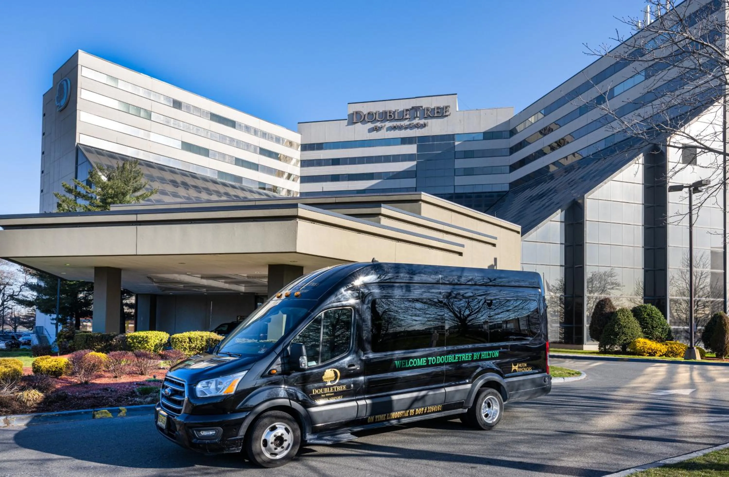 shuttle in DoubleTree by Hilton Hotel Newark Airport