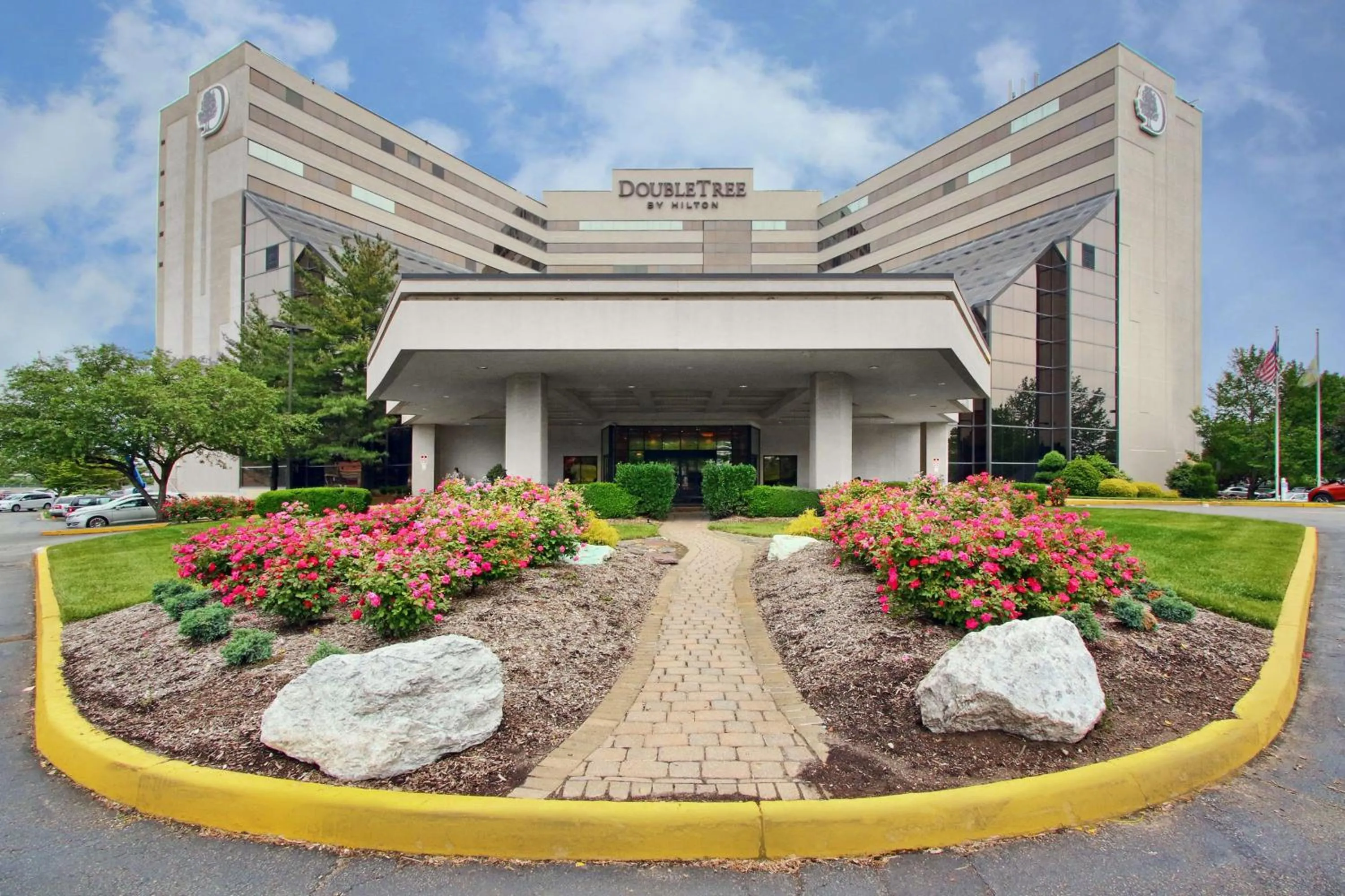 Property building in DoubleTree by Hilton Hotel Newark Airport