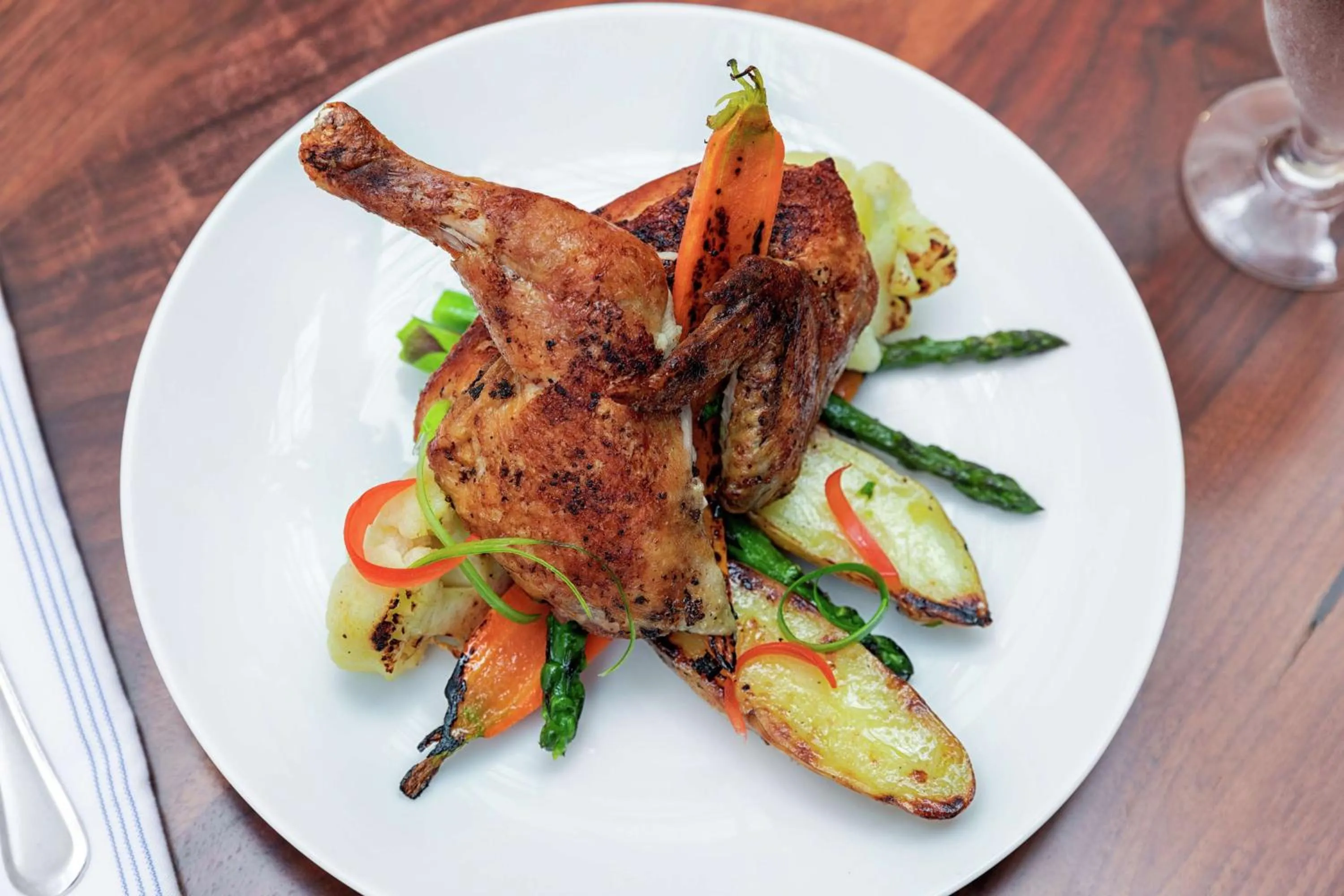 Restaurant/places to eat in DoubleTree by Hilton Hotel Newark Airport