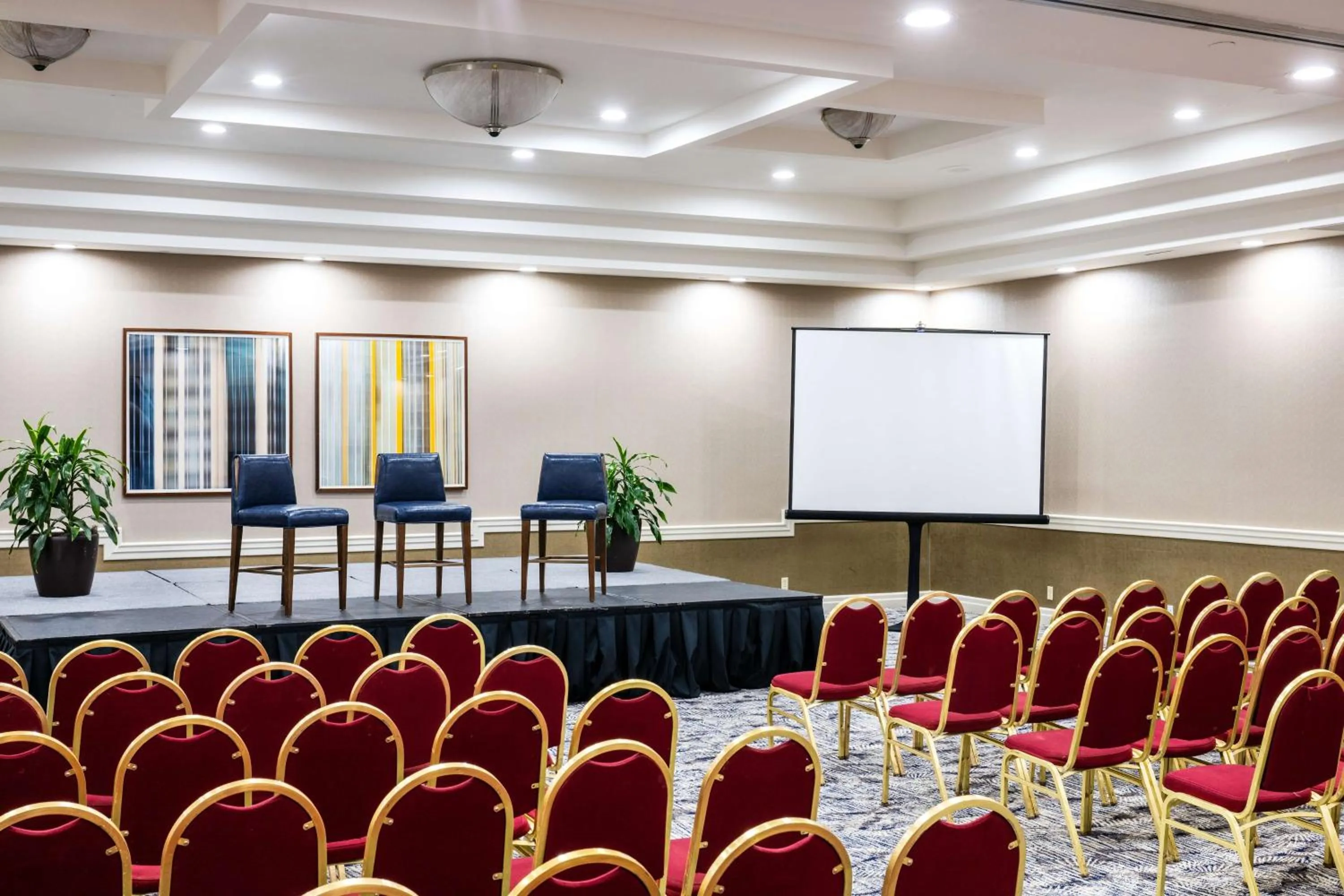 Meeting/conference room in DoubleTree by Hilton Hotel Newark Airport