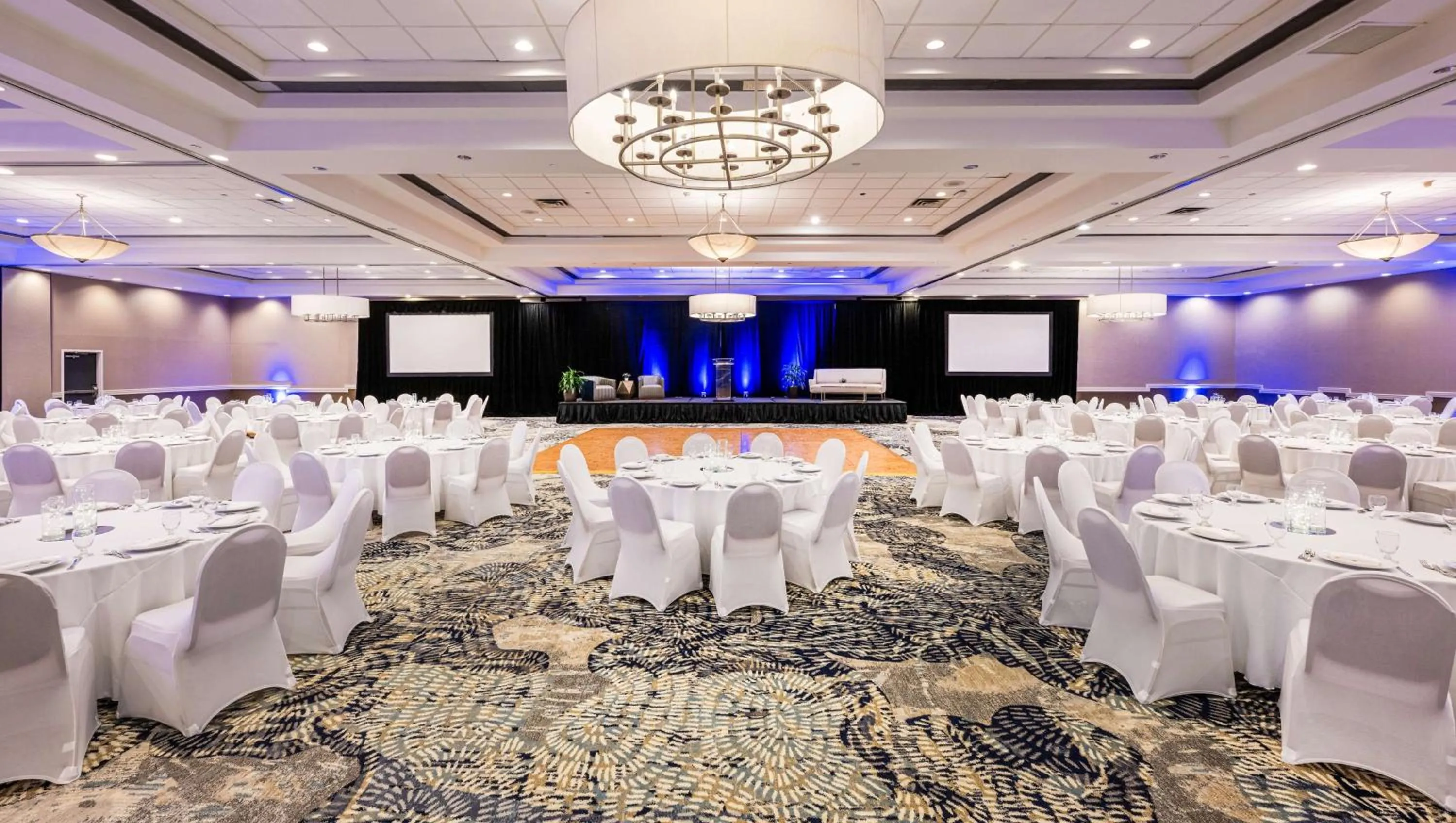 Meeting/conference room in DoubleTree by Hilton Hotel Newark Airport