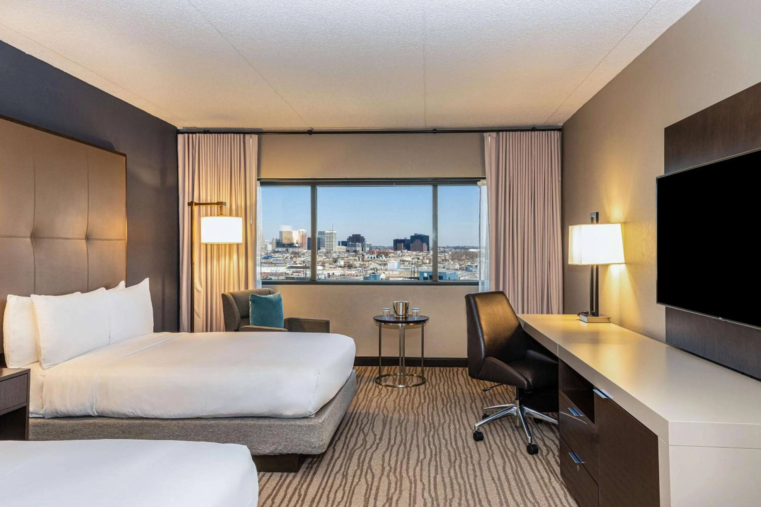 Bedroom, Bed in DoubleTree by Hilton Hotel Newark Airport