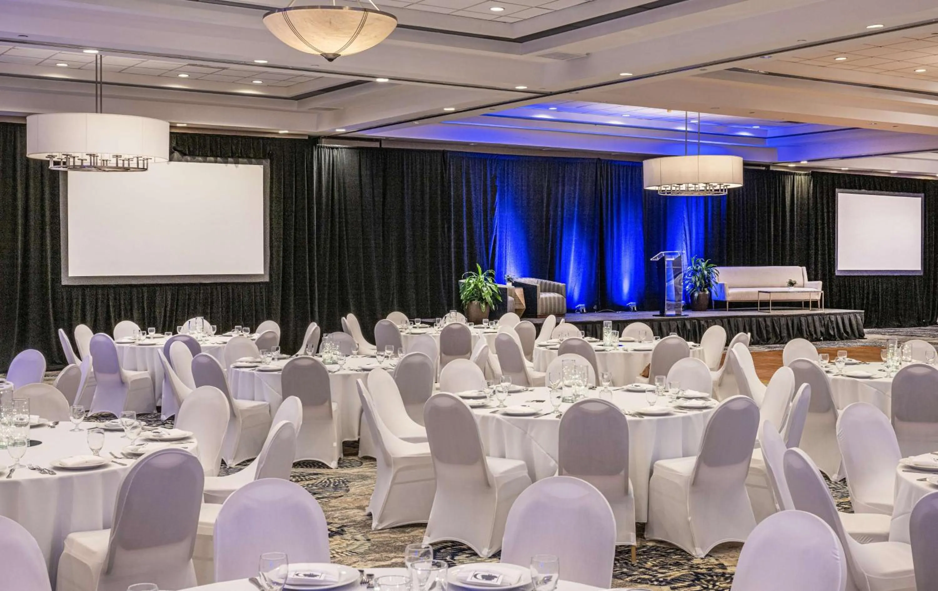 Meeting/conference room in DoubleTree by Hilton Hotel Newark Airport