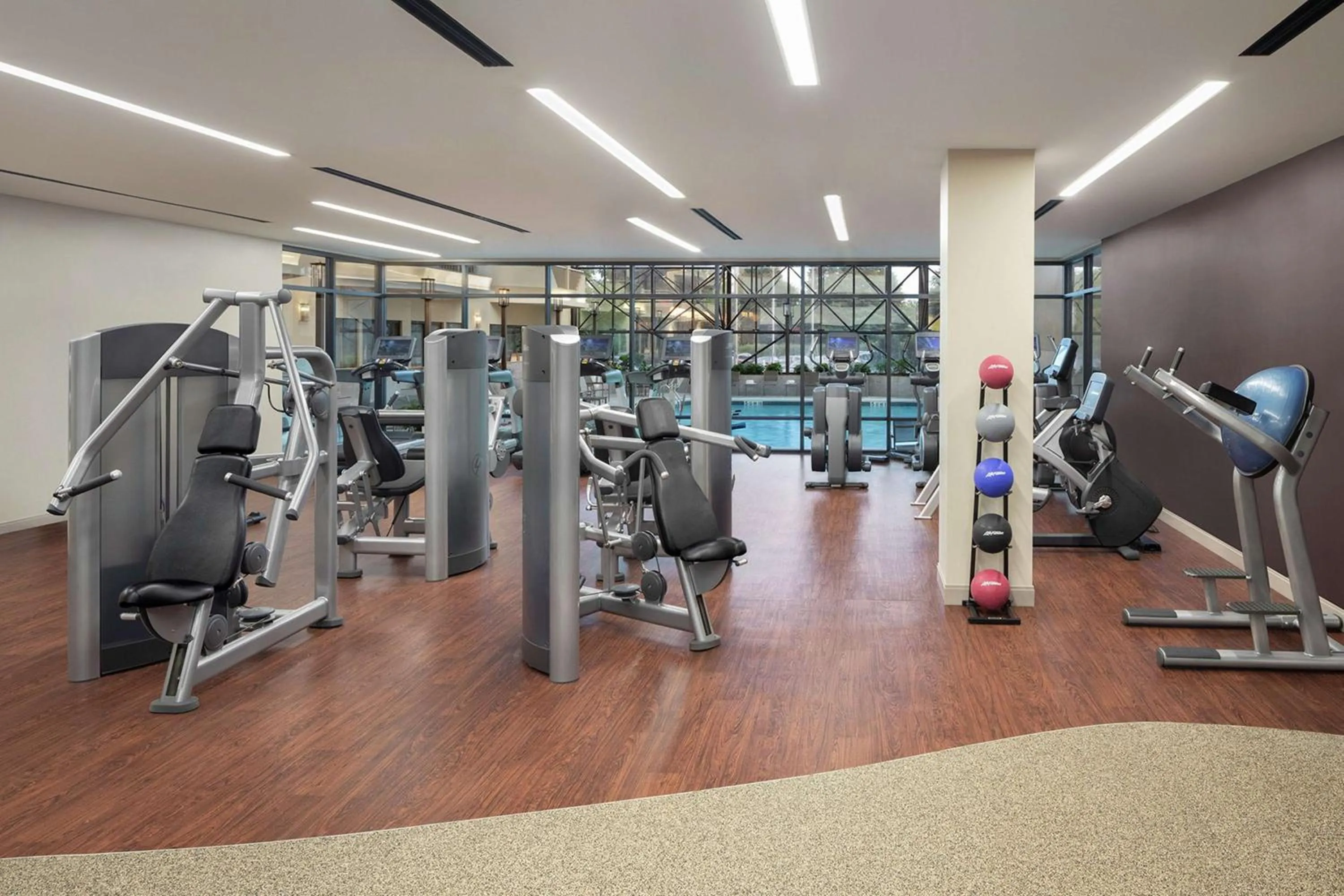 Fitness centre/facilities in DoubleTree by Hilton Hotel Newark Airport