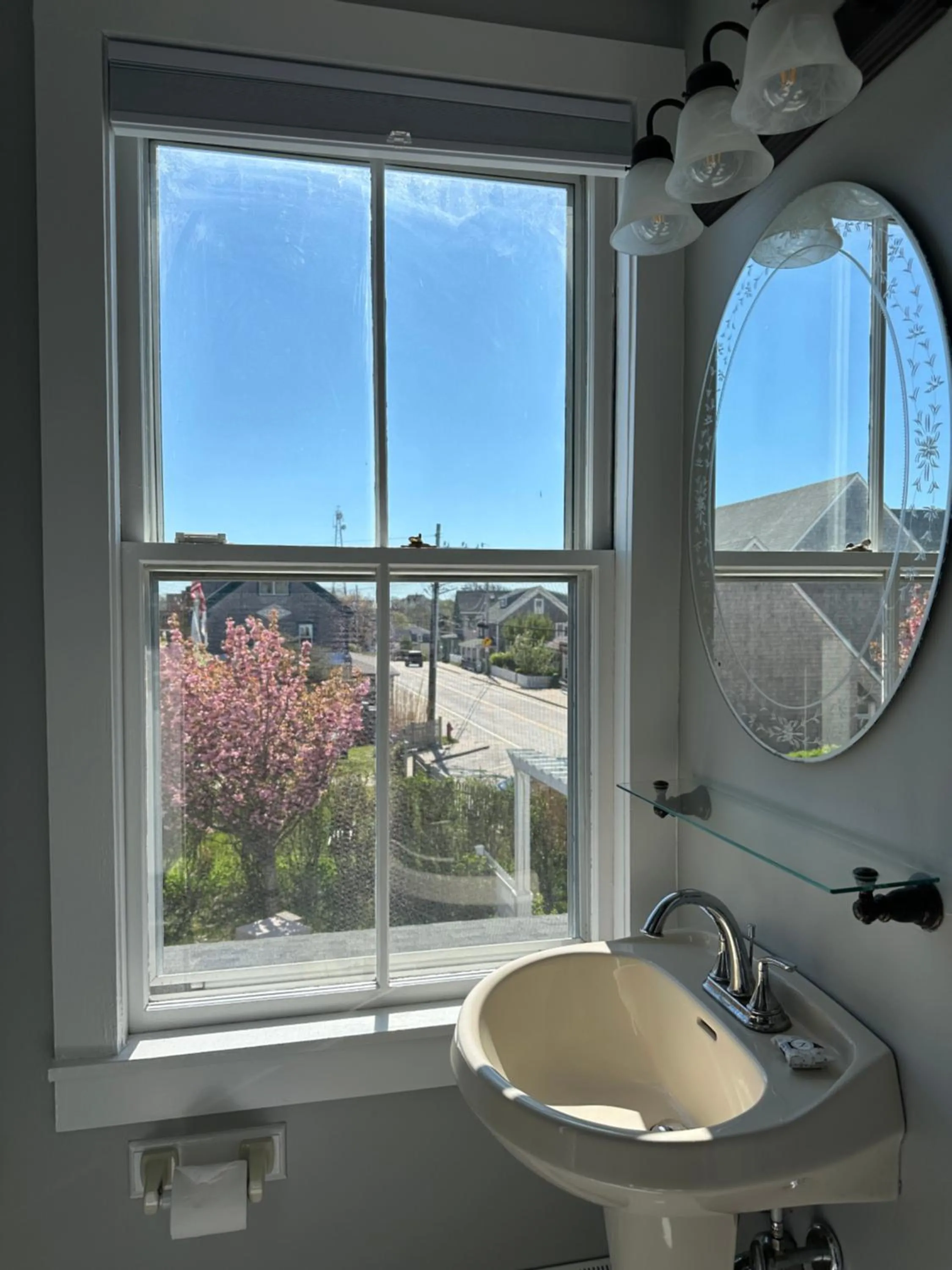 Bathroom in National Hotel