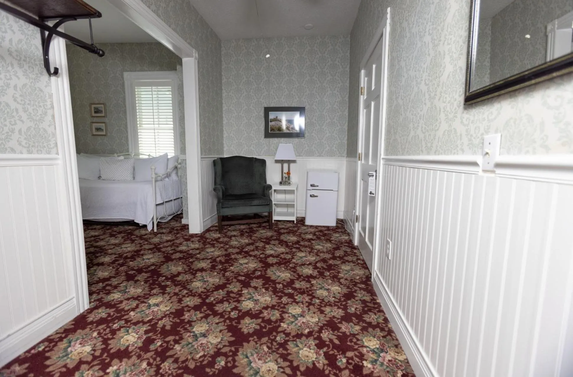 Bedroom, Bed in National Hotel