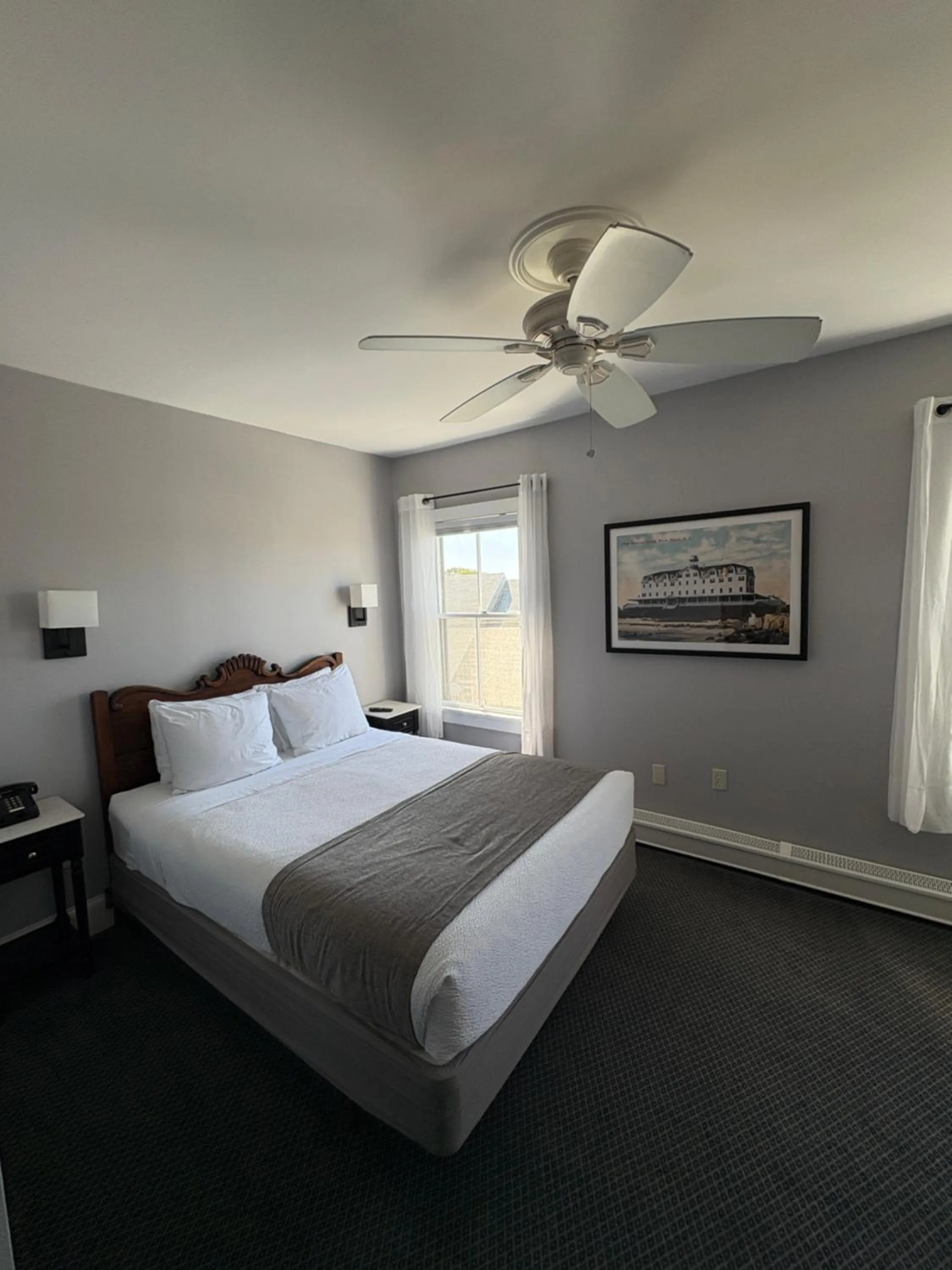 Bedroom, Bed in National Hotel