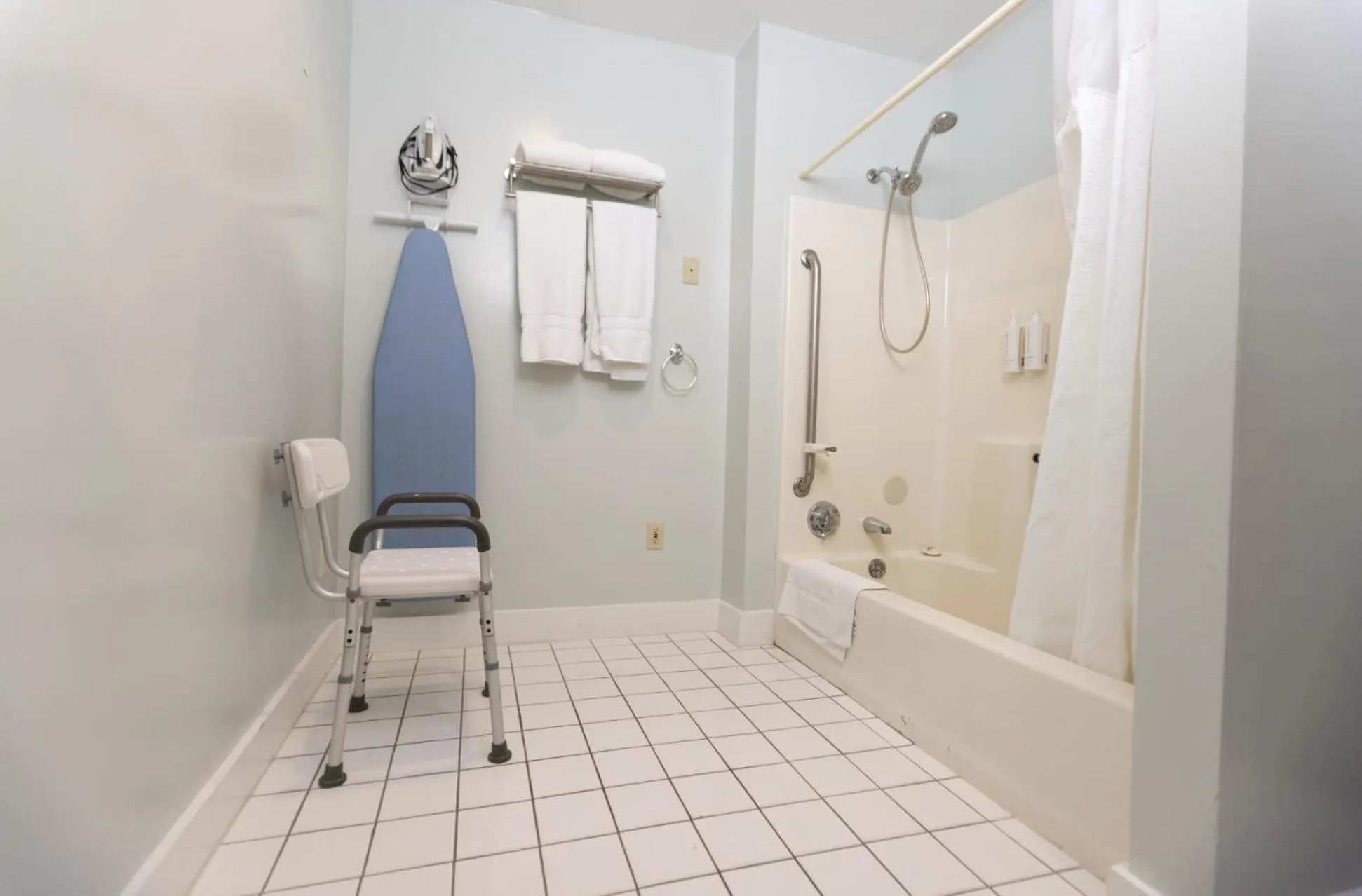 Bathroom in National Hotel