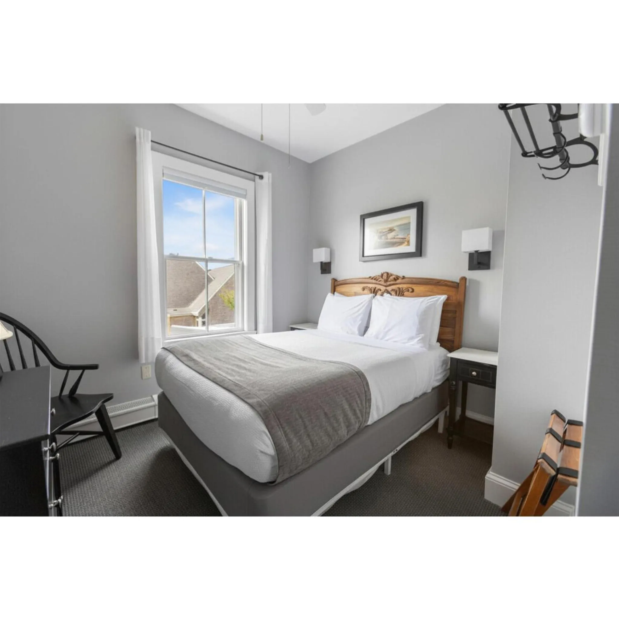 Bedroom, Bed in National Hotel