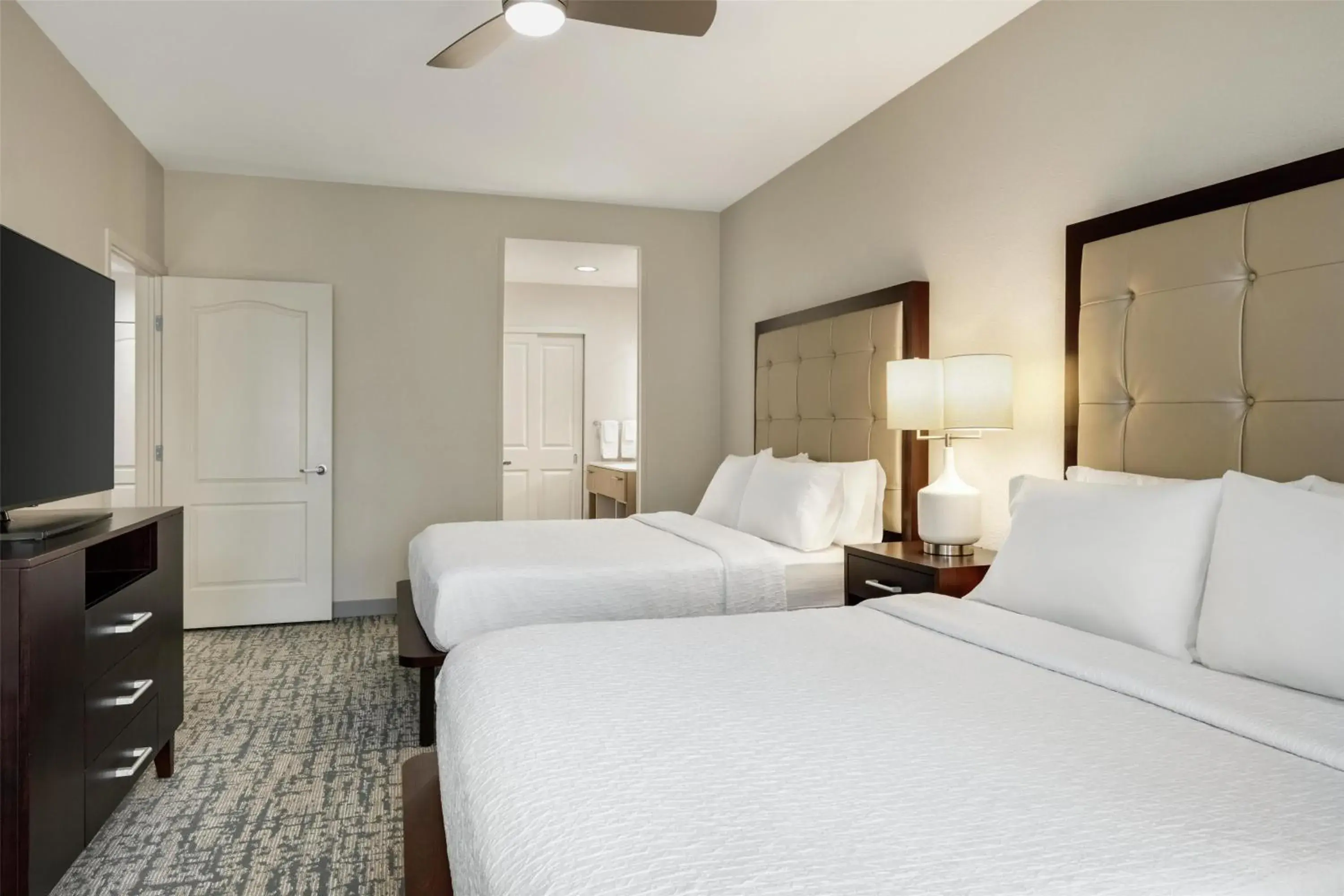 Bed in Homewood Suites by Hilton Denver West - Lakewood Bed in Homewood Suites by Hilton Denver West - Lakewood