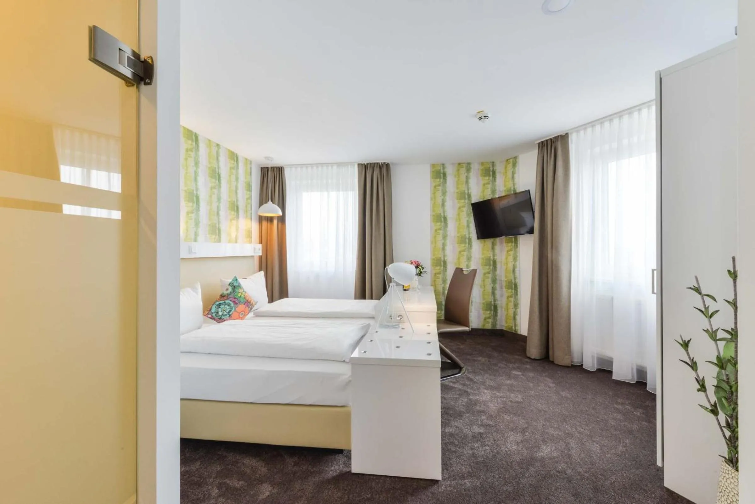 Photo of the whole room, Bed in Hotel Günter