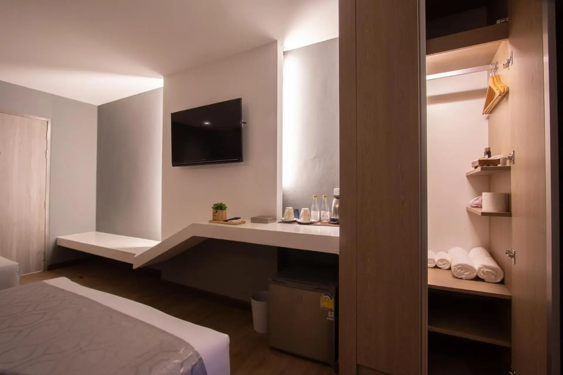 Deluxe Double Room in iChapter Hotel Suvarnabhumi Deluxe Double Room in iChapter Hotel Suvarnabhumi