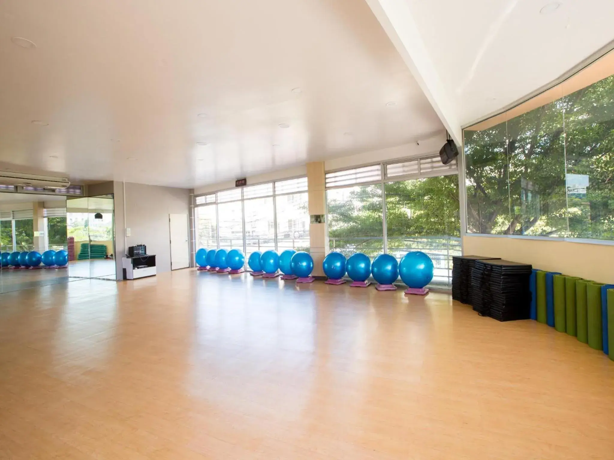 Fitness centre/facilities in iChapter Hotel Suvarnabhumi Fitness centre/facilities in iChapter Hotel Suvarnabhumi