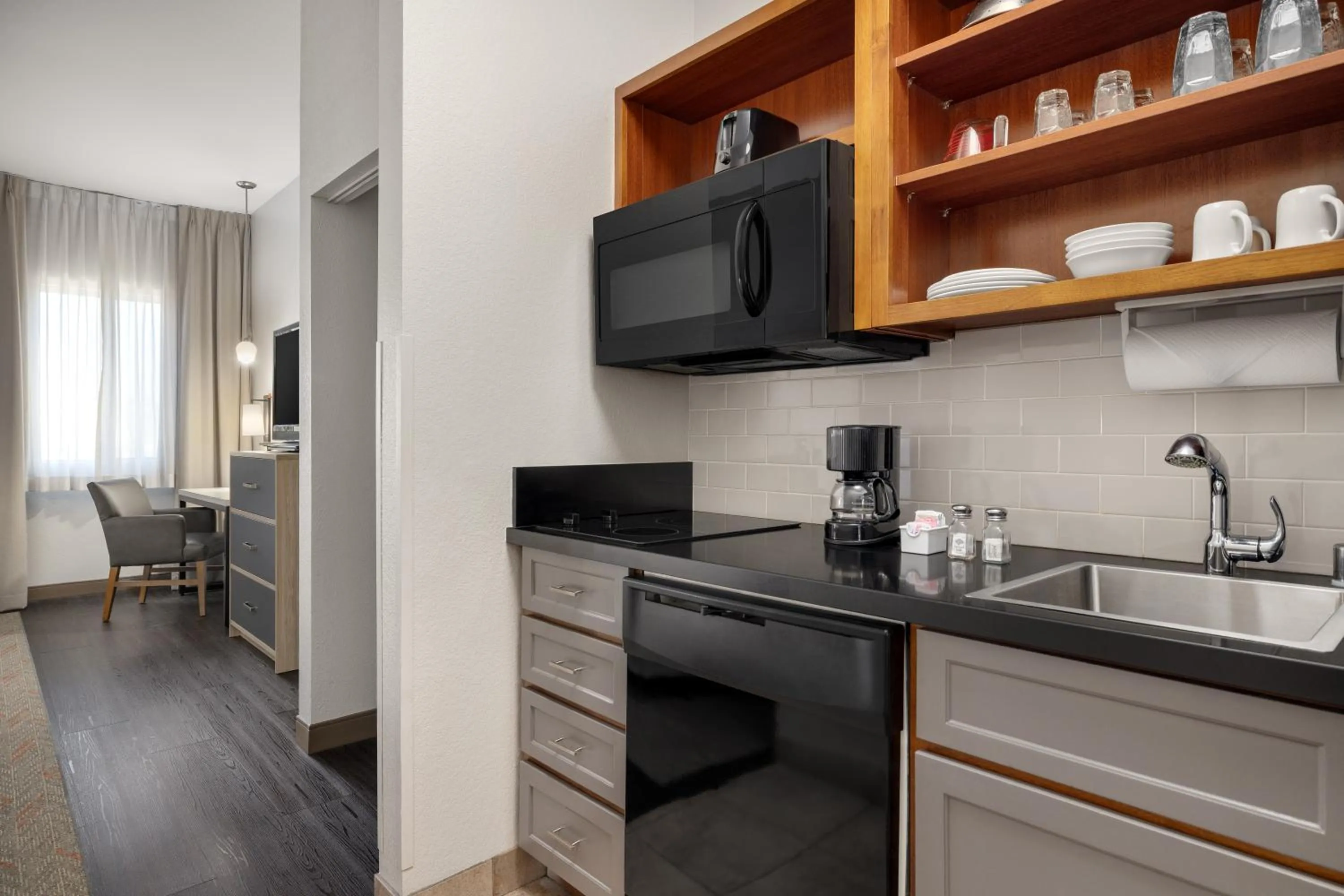 Kitchen or kitchenette in Candlewood Suites San Diego by IHG