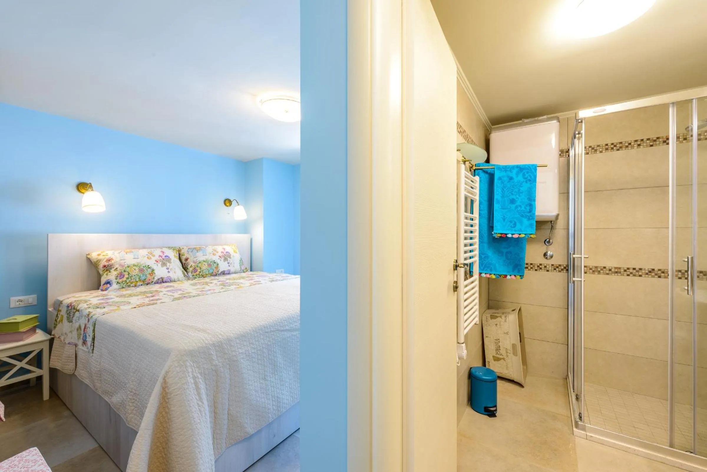 Bathroom, Bed in Stradun View En Suite Rooms & Studio