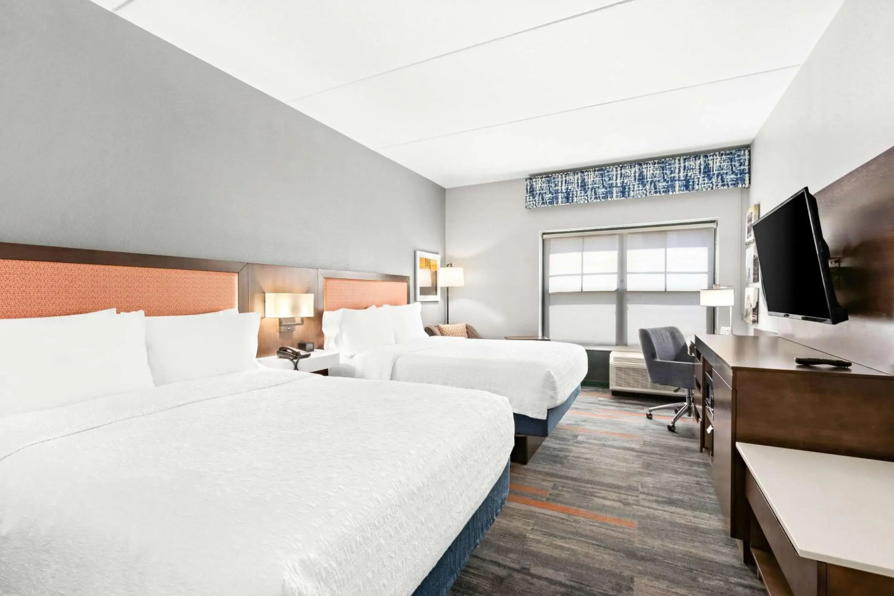 Bed in Hampton Inn & Suites Phoenix-Goodyear Bed in Hampton Inn & Suites Phoenix-Goodyear