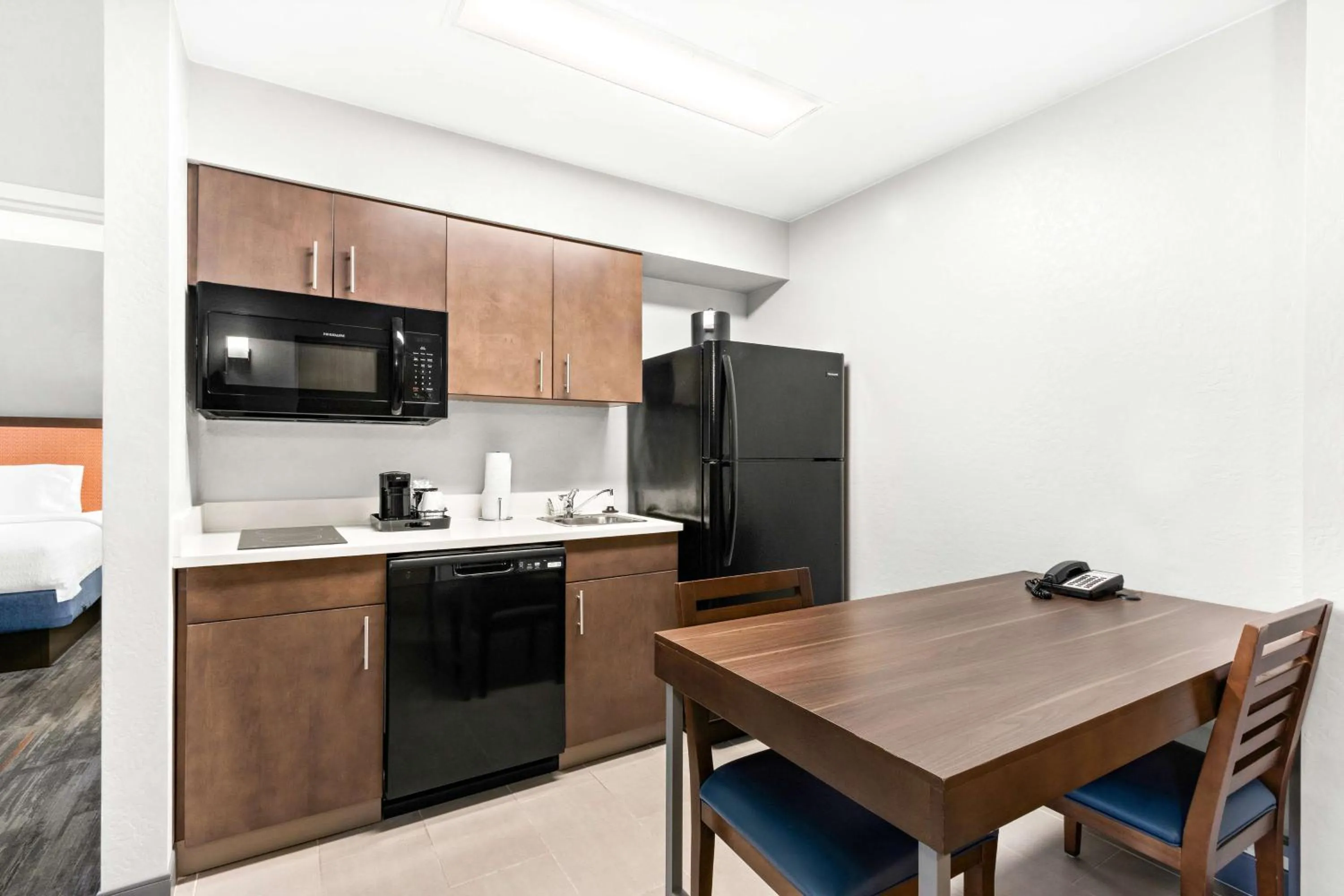 Kitchen or kitchenette in Hampton Inn & Suites Phoenix-Goodyear