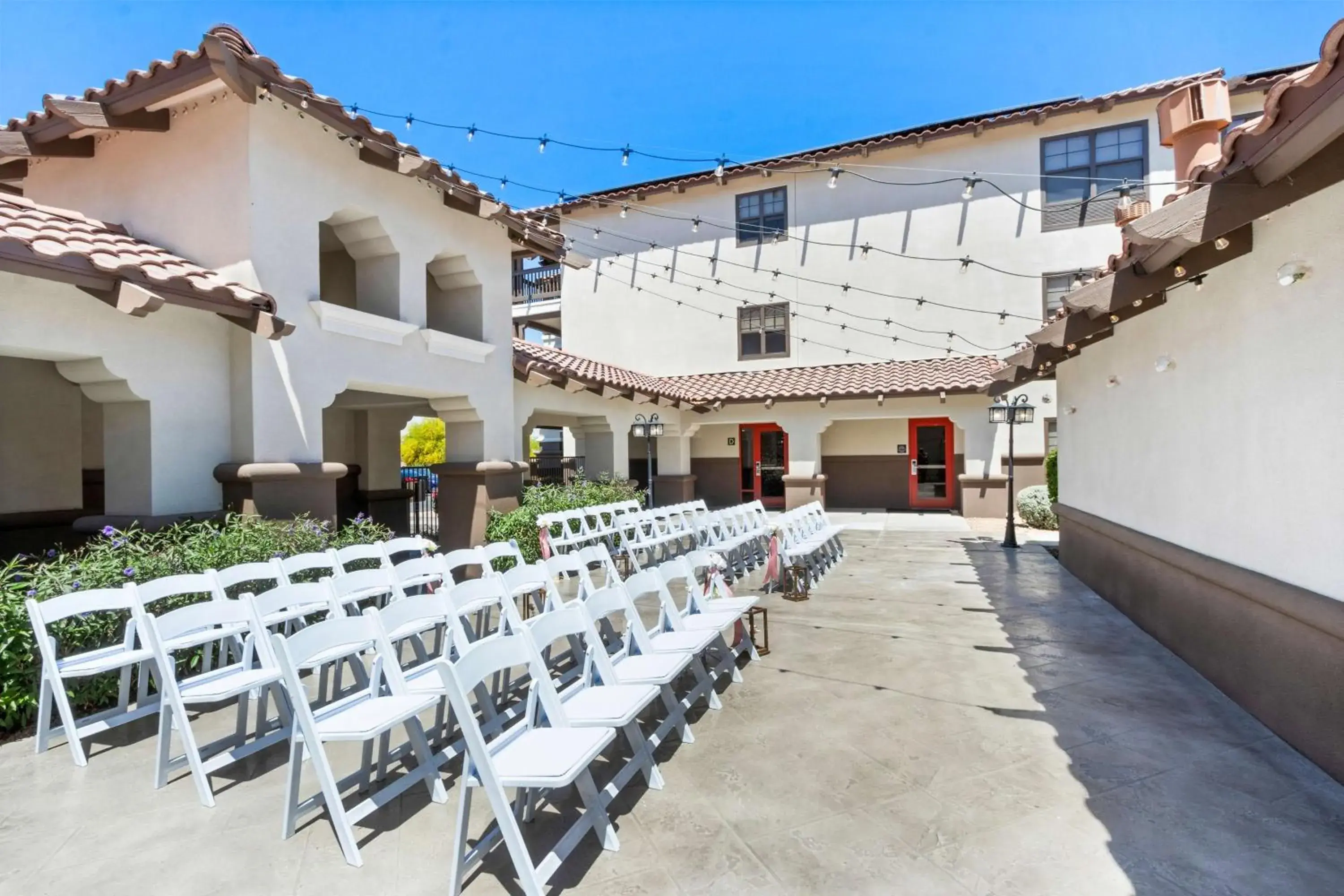 Inner courtyard view in Hampton Inn & Suites Phoenix-Goodyear Inner courtyard view in Hampton Inn & Suites Phoenix-Goodyear