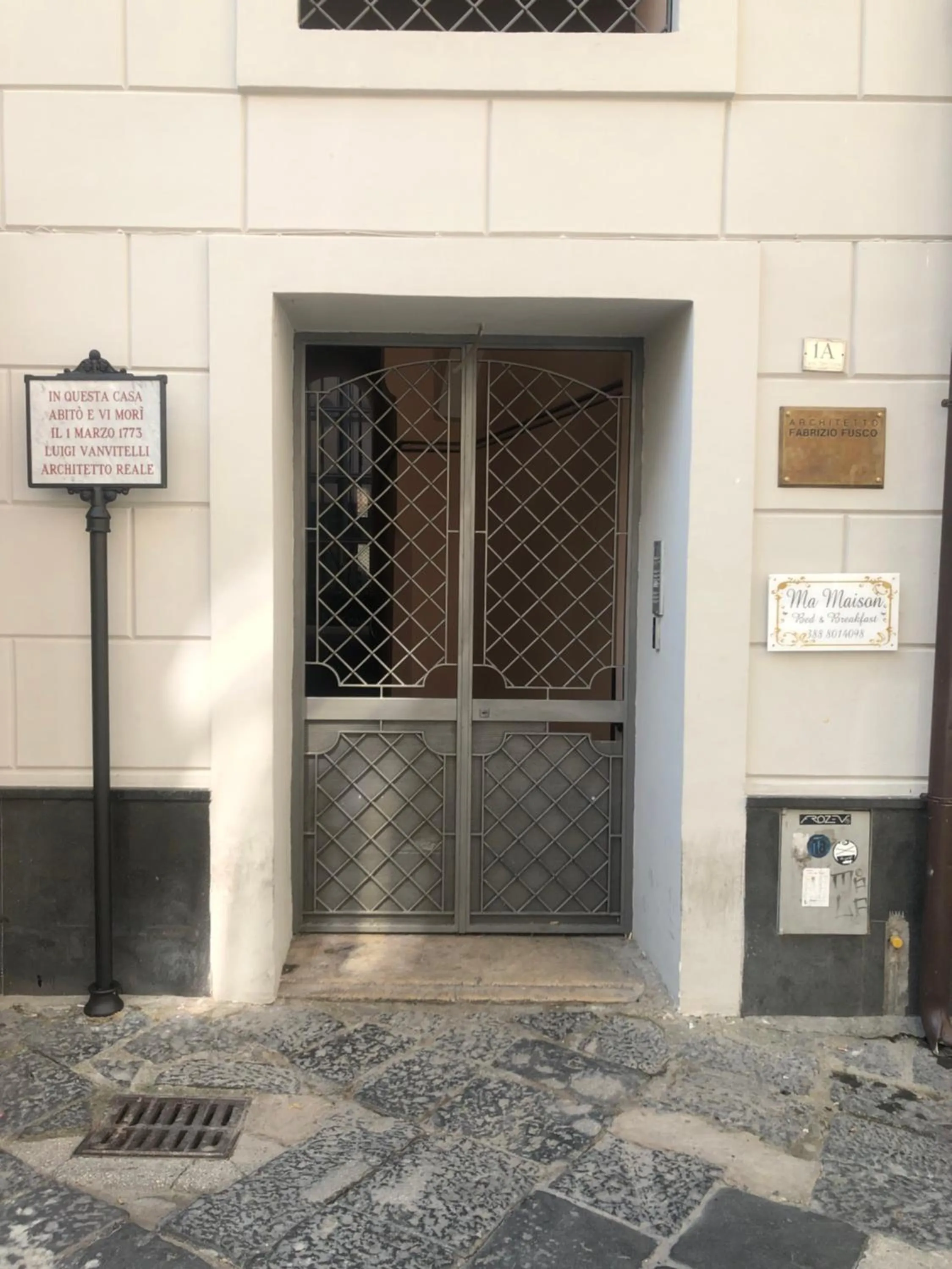 Facade/entrance in Mà Maison