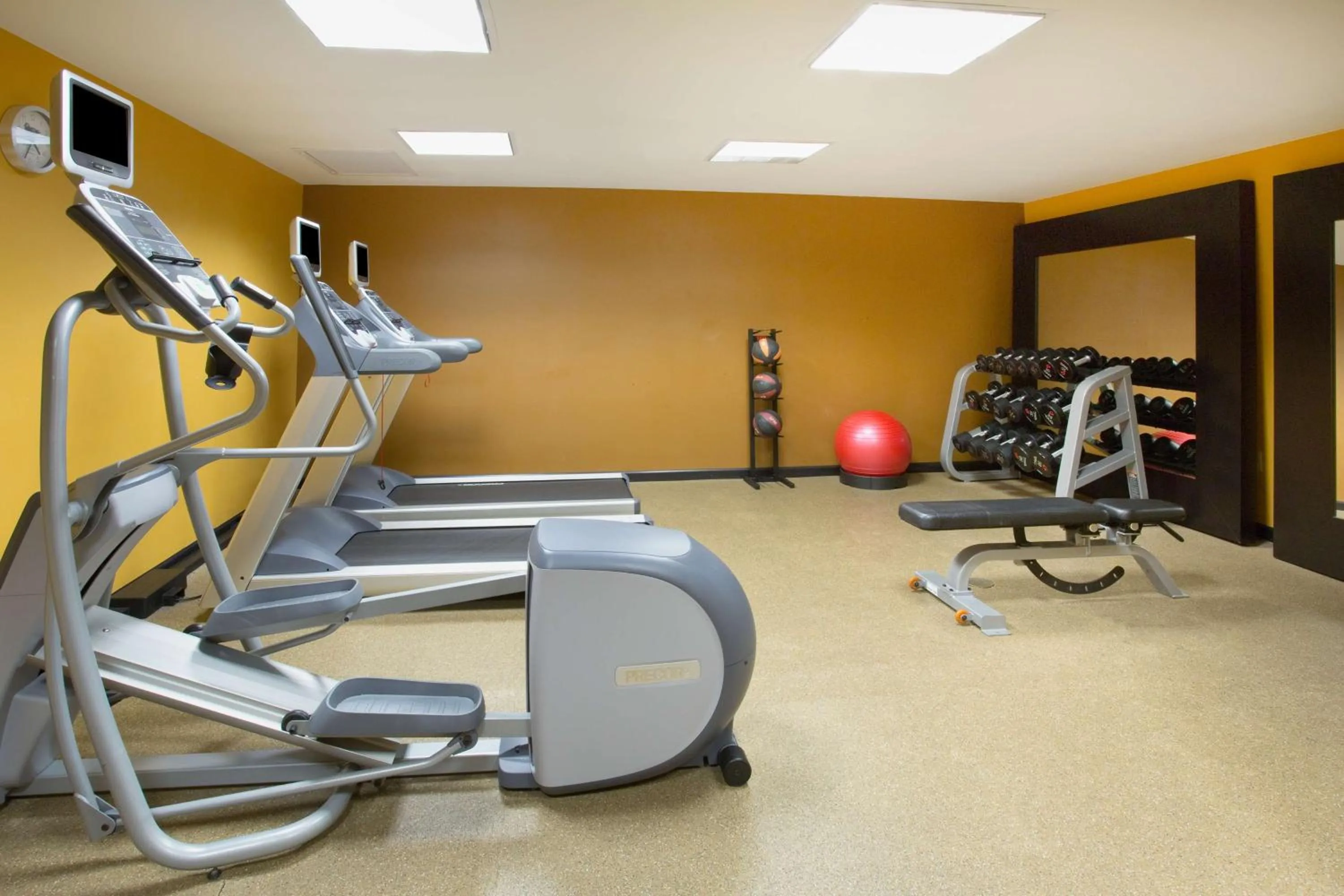 Fitness centre/facilities in Homewood Suites by Hilton Phoenix-Avondale