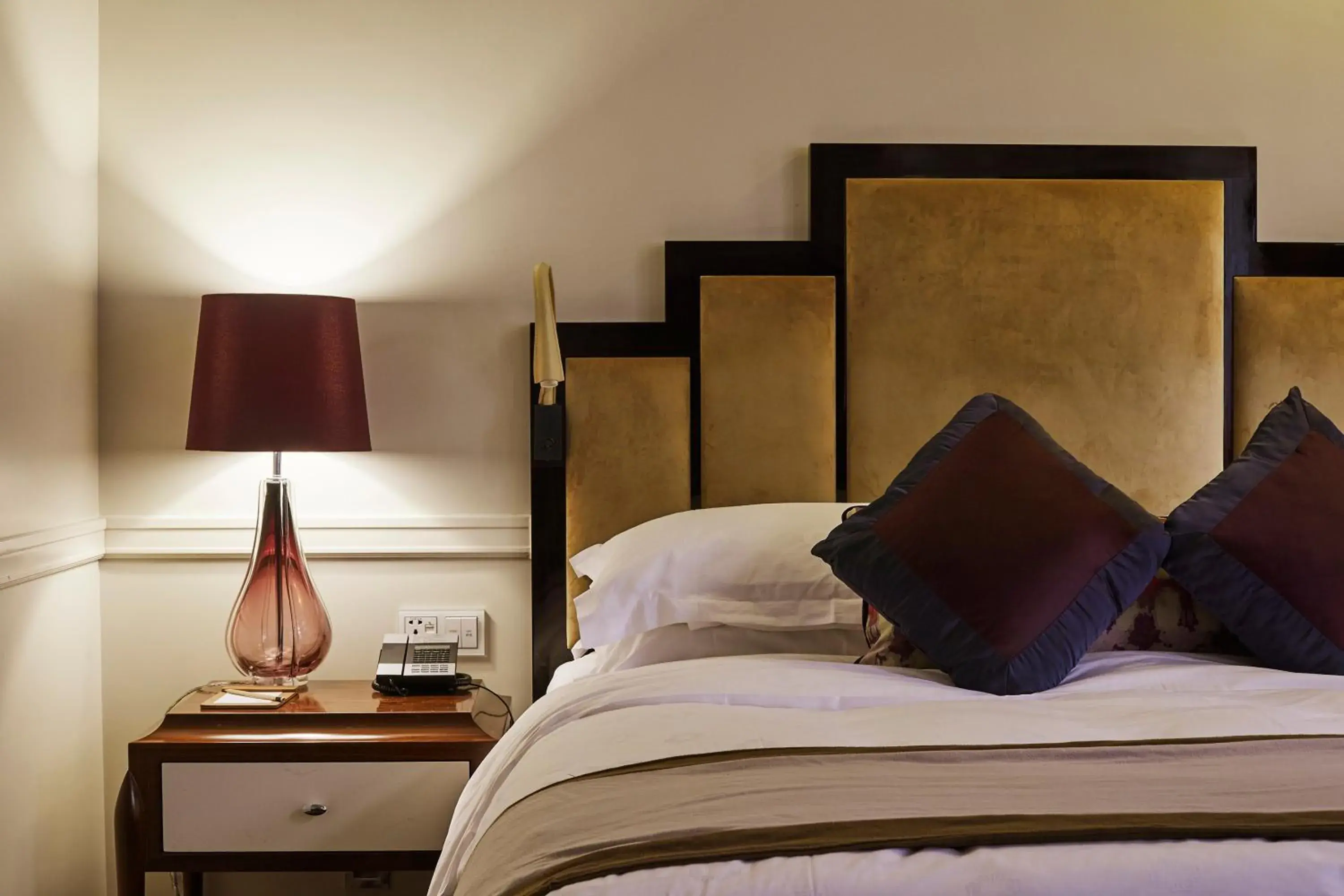 Bed in 上海外滩锦江都城新城饭店 Metropolo Xin Cheng Hotel, The Bund Shanghai Bed in 上海外滩锦江都城新城饭店 Metropolo Xin Cheng Hotel, The Bund Shanghai