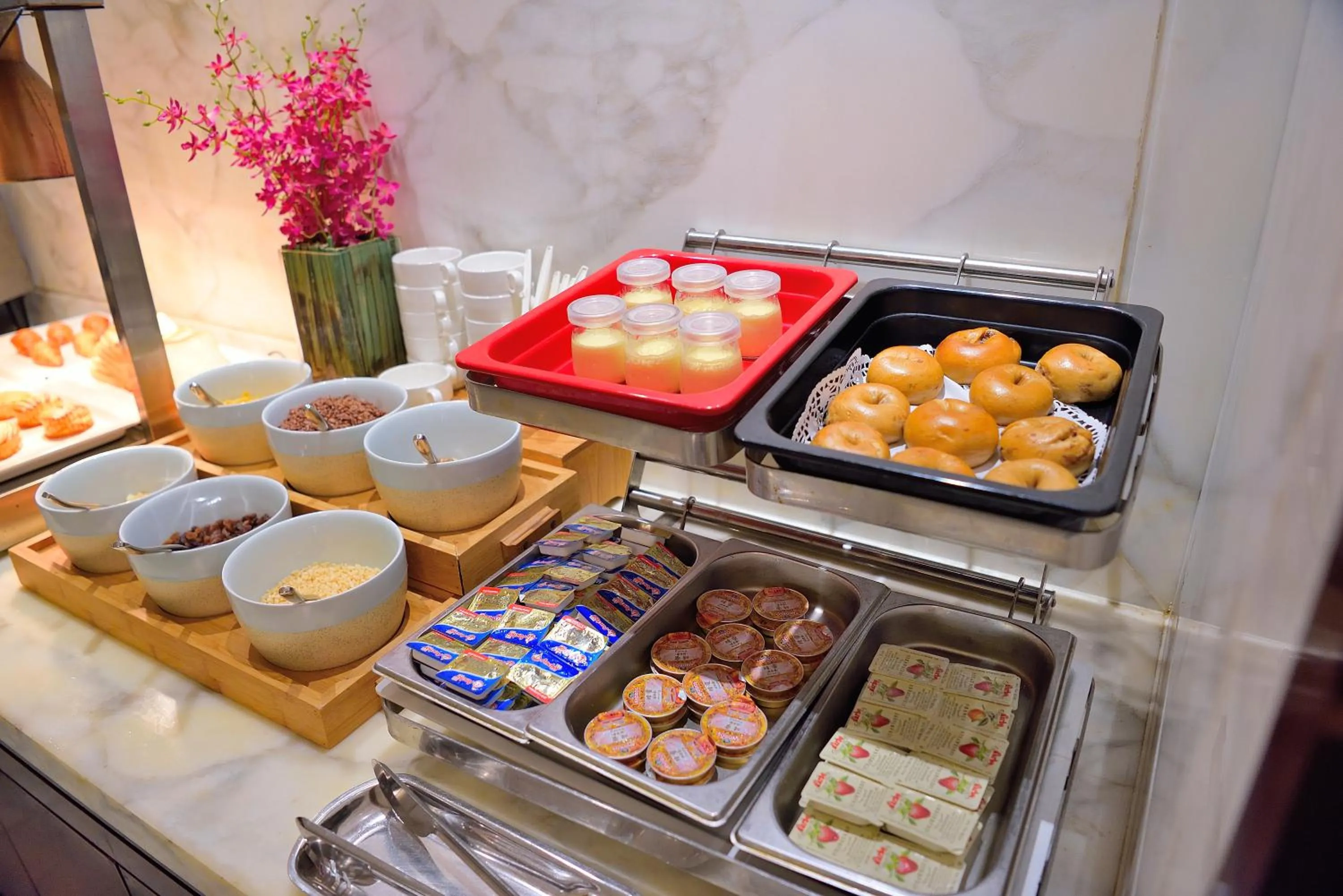 Breakfast in 上海外滩锦江都城新城饭店 Metropolo Xin Cheng Hotel, The Bund Shanghai