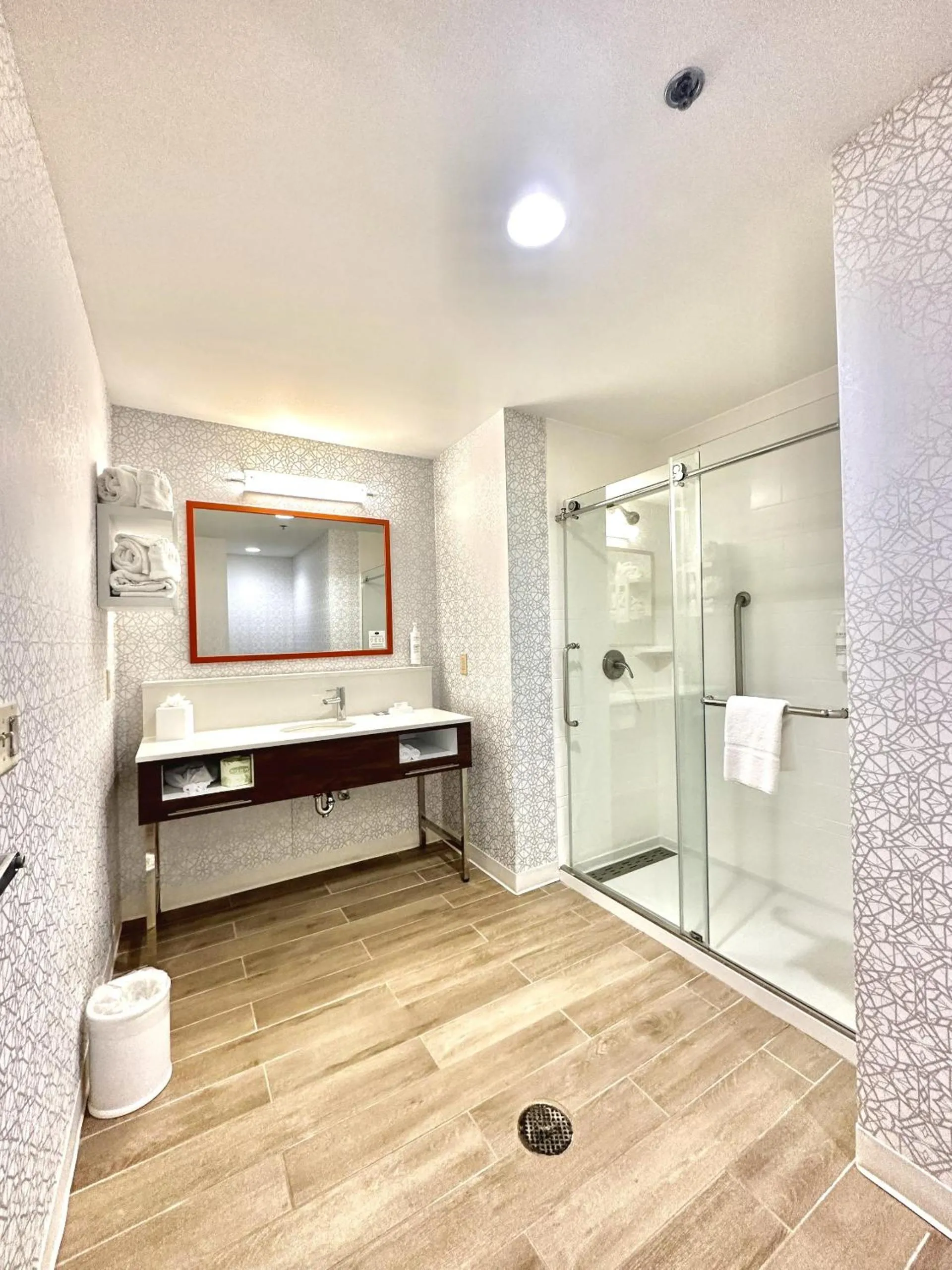 Shower in Hampton Inn Baton Rouge - Denham Springs