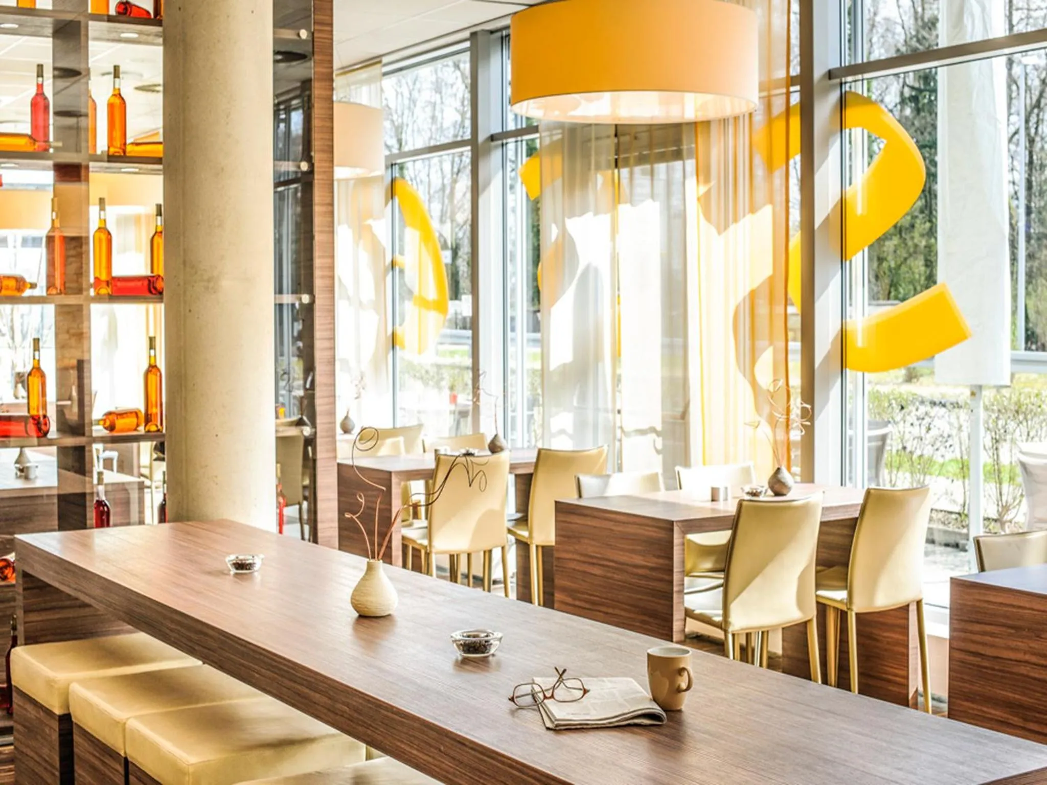 Restaurant/places to eat in ibis Hotel Friedrichshafen Airport Messe