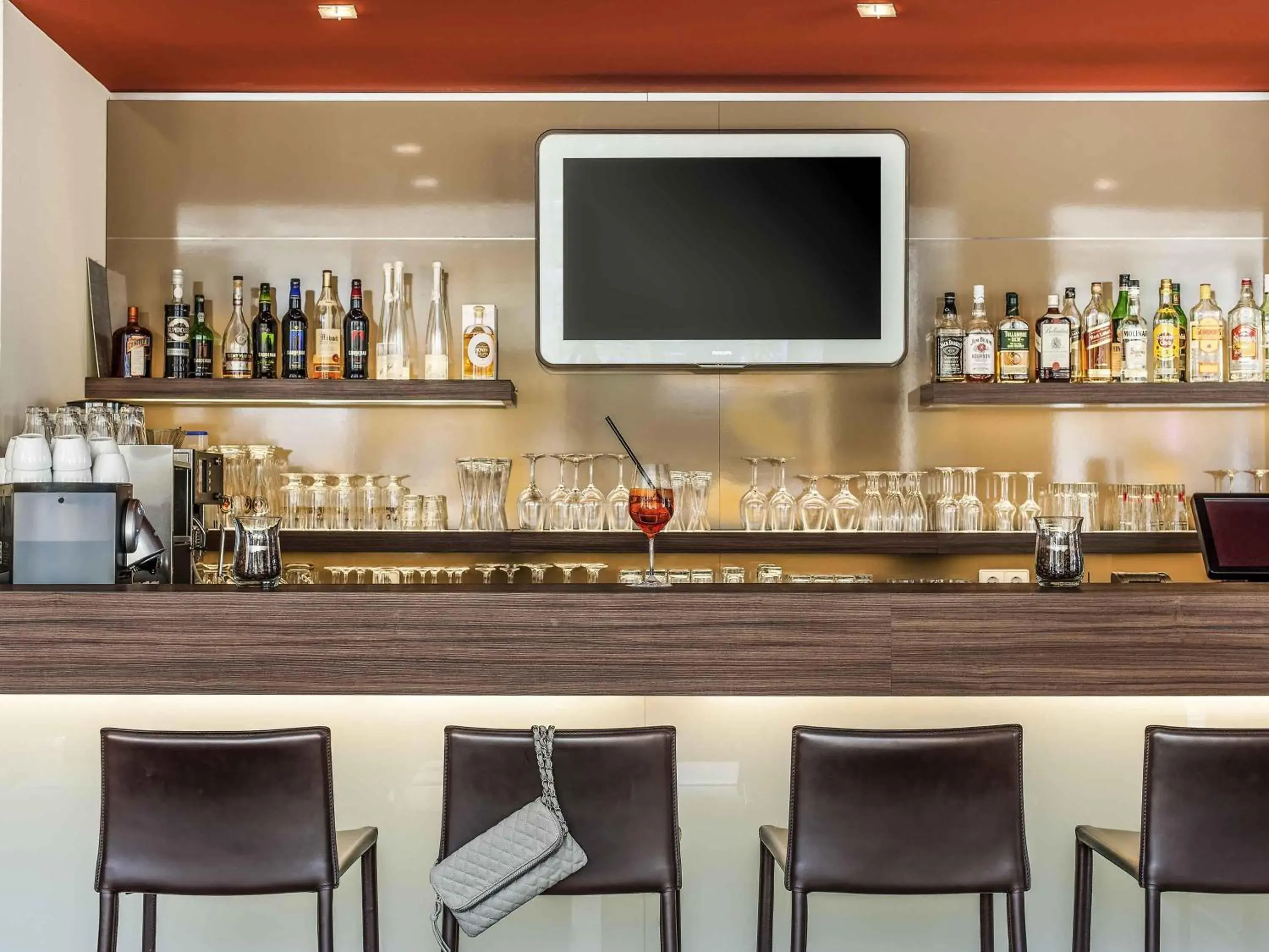 Lounge or bar in ibis Hotel Friedrichshafen Airport Messe Lounge or bar in ibis Hotel Friedrichshafen Airport Messe