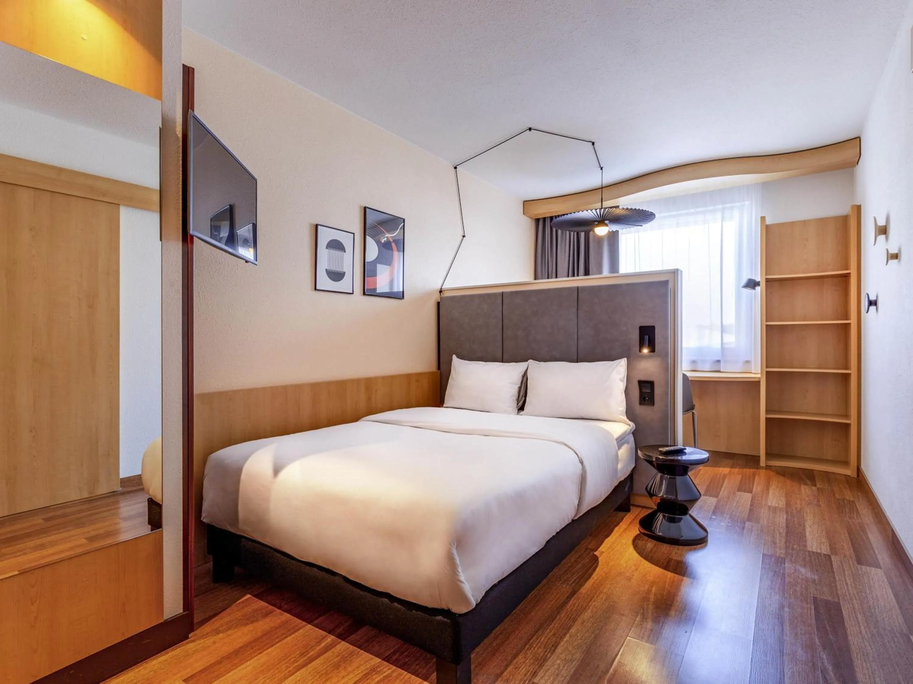 Bedroom, Bed in ibis Hotel Friedrichshafen Airport Messe