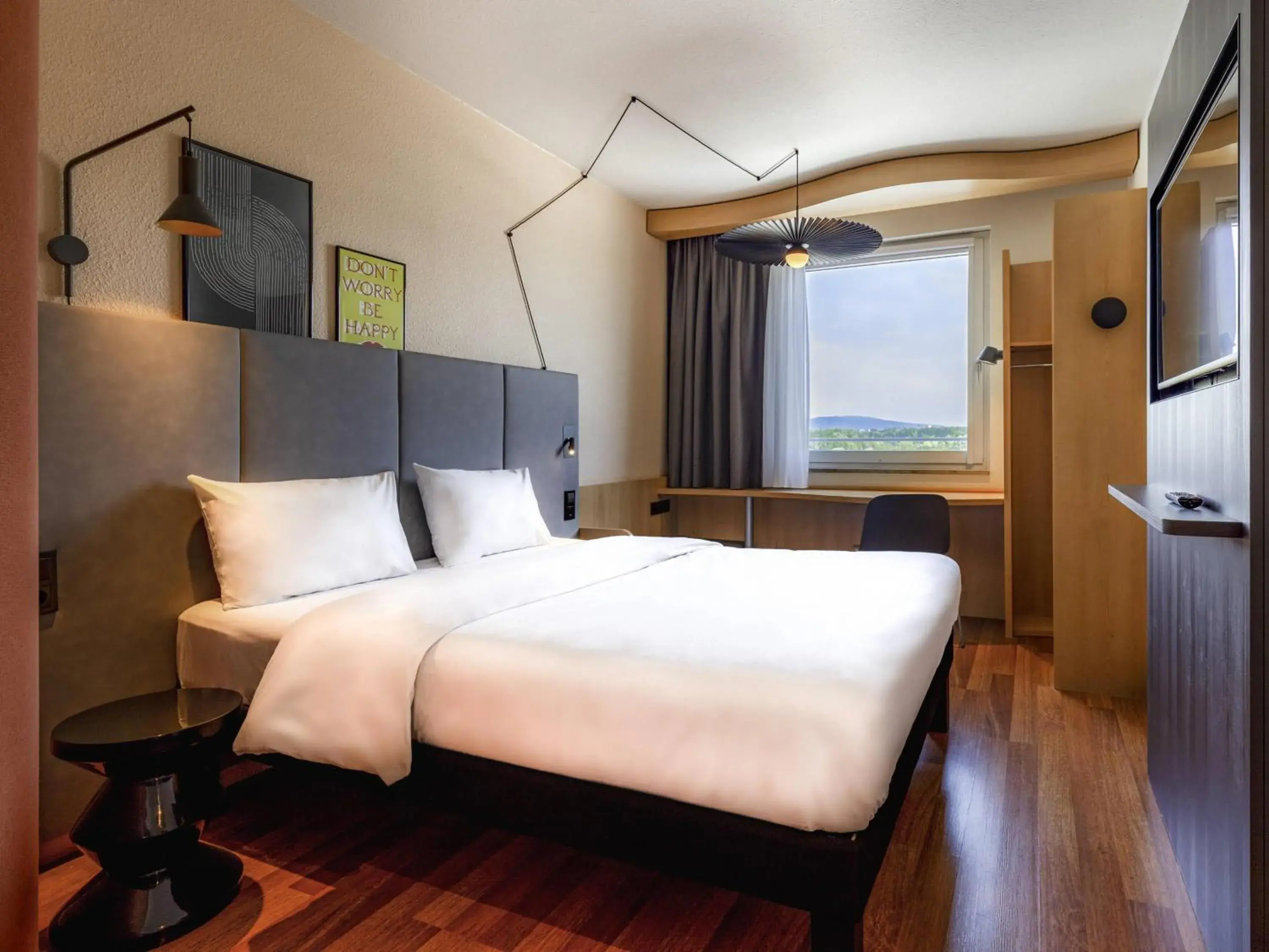 Bedroom, Bed in ibis Hotel Friedrichshafen Airport Messe Bedroom, Bed in ibis Hotel Friedrichshafen Airport Messe