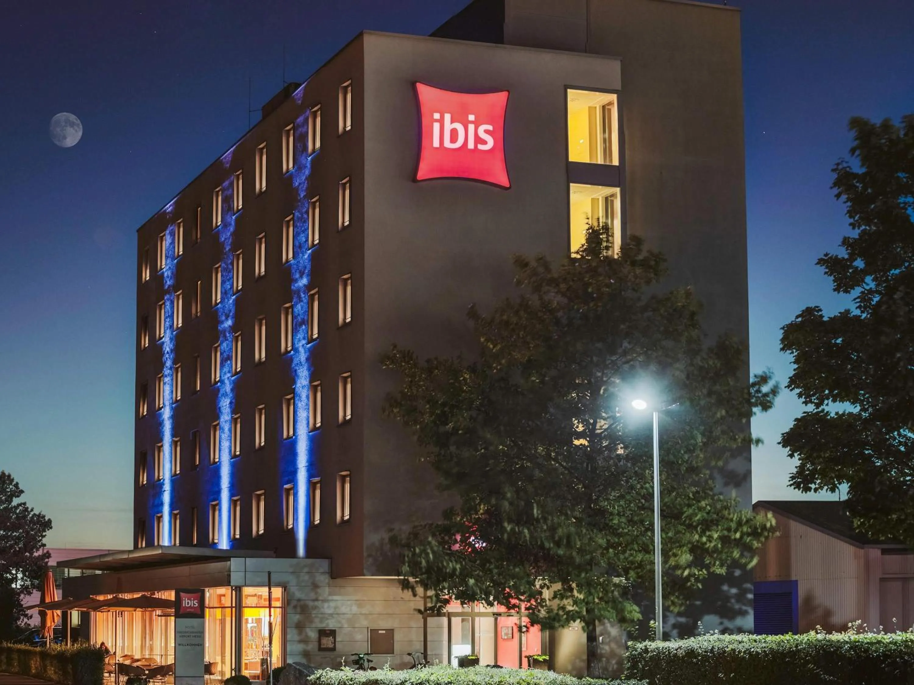 Property building in ibis Hotel Friedrichshafen Airport Messe
