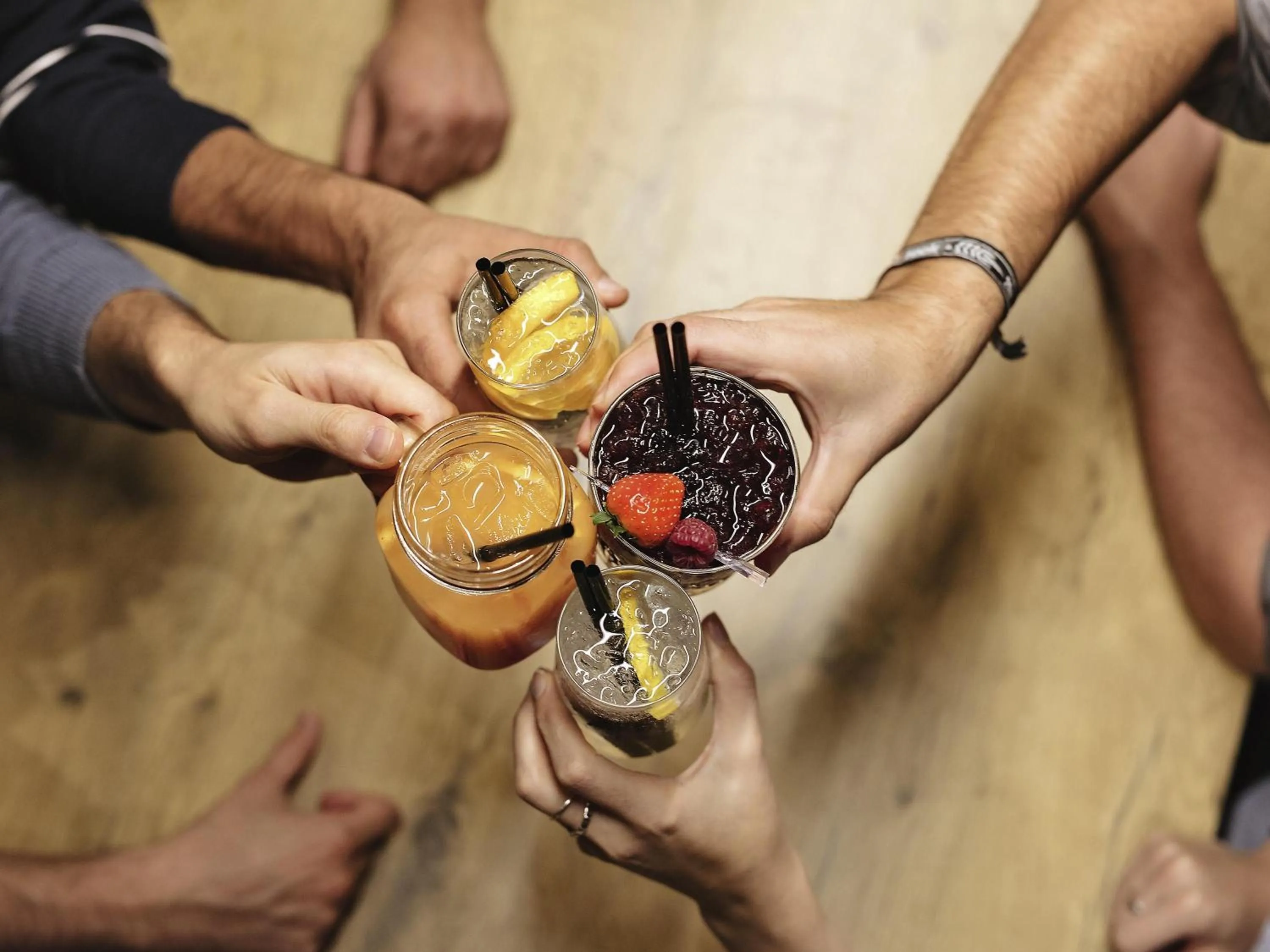 Lounge or bar in ibis Hotel Friedrichshafen Airport Messe