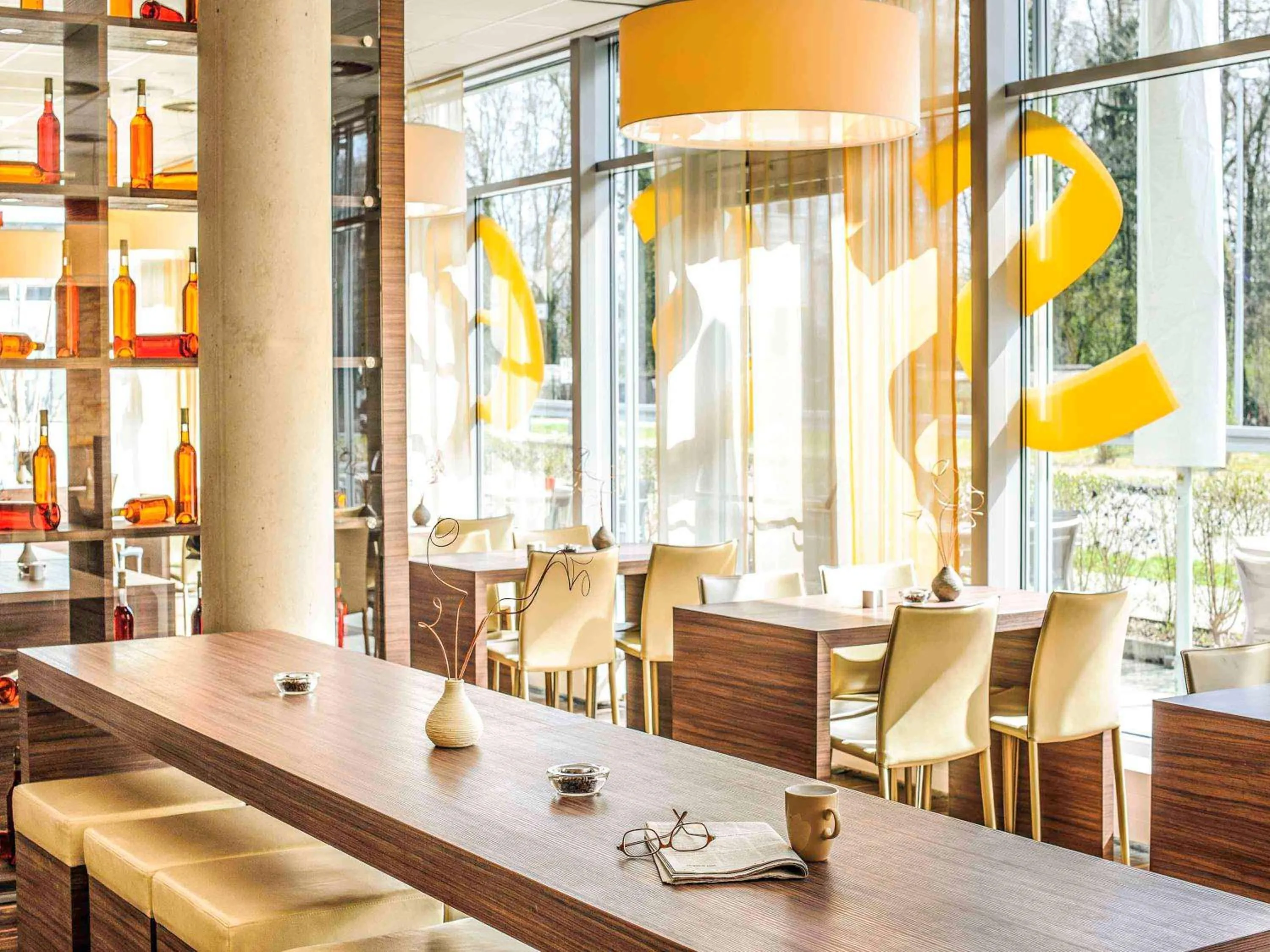 Restaurant/places to eat in ibis Hotel Friedrichshafen Airport Messe