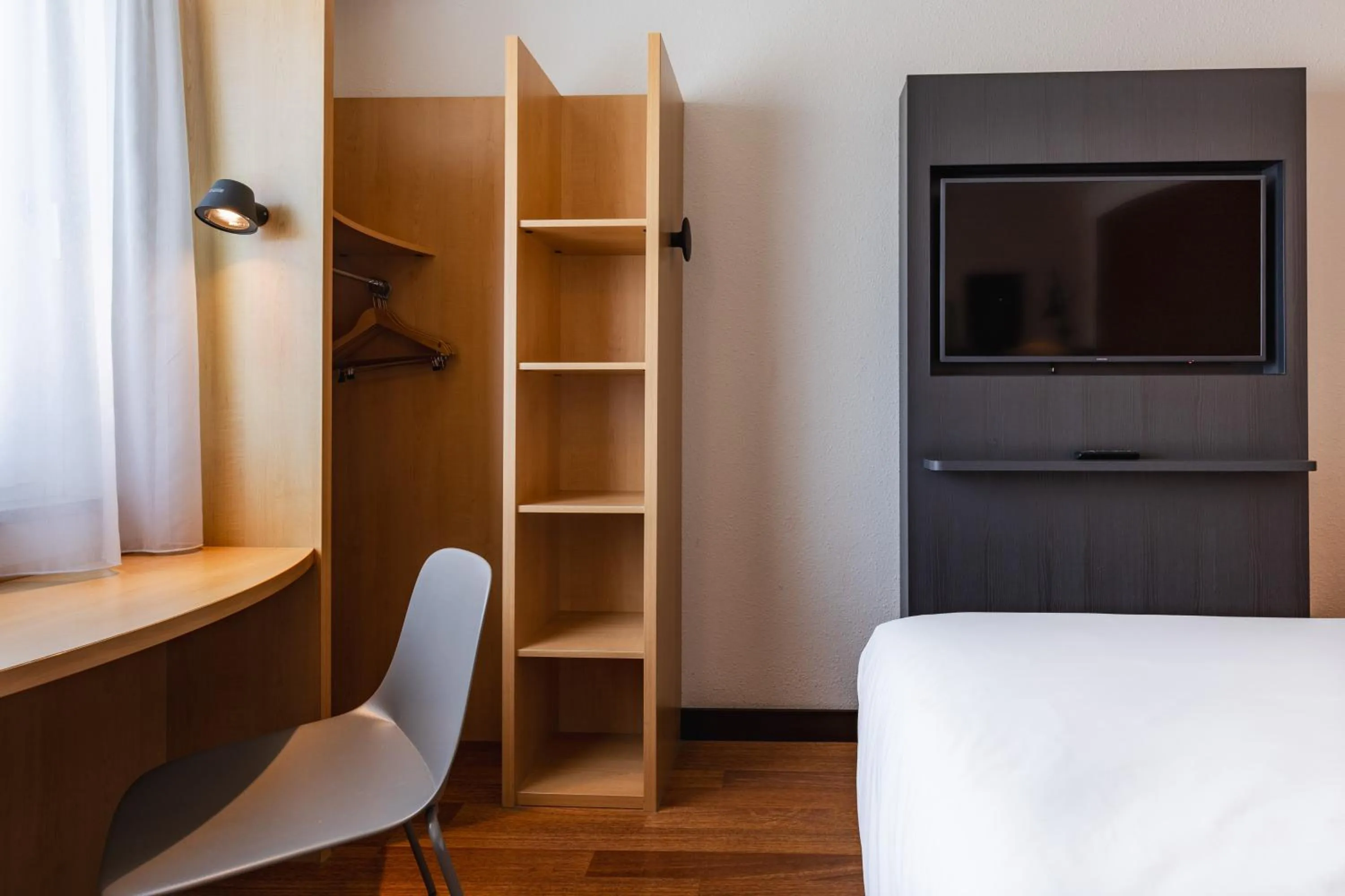 TV and multimedia, Bed in ibis Hotel Friedrichshafen Airport Messe