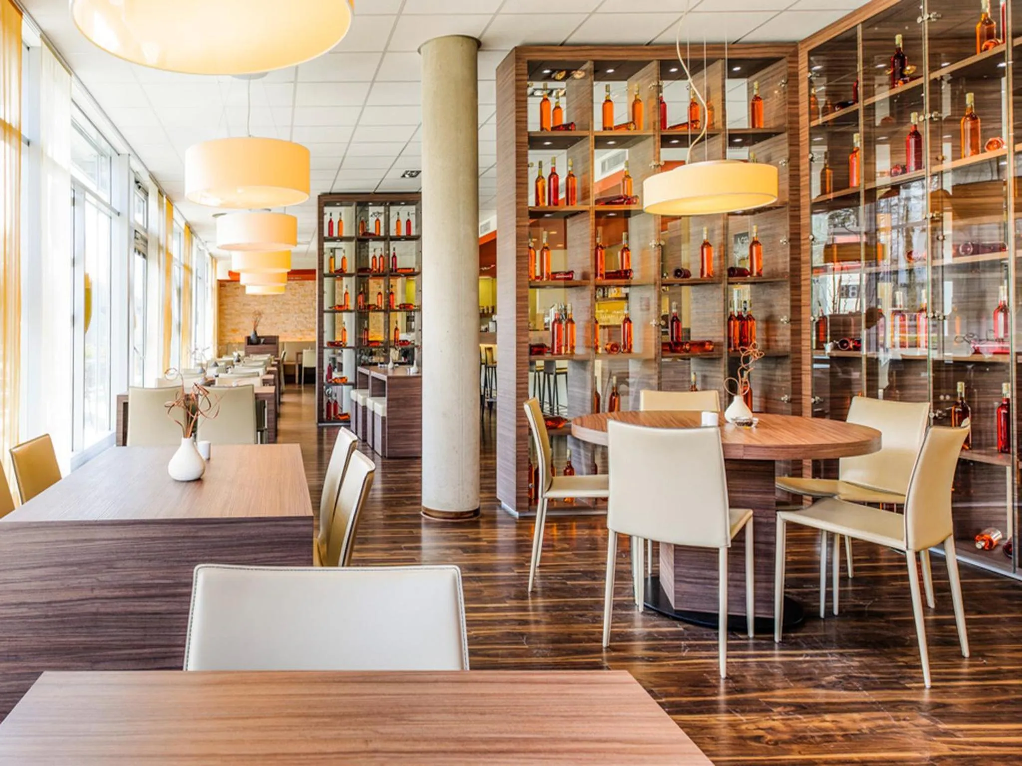 Restaurant/places to eat in ibis Hotel Friedrichshafen Airport Messe