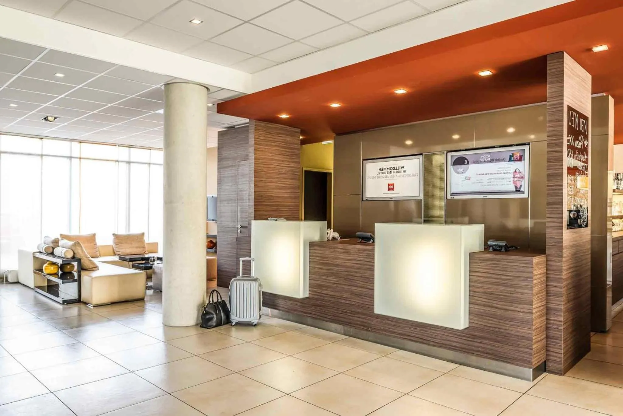 Lobby or reception in ibis Hotel Friedrichshafen Airport Messe