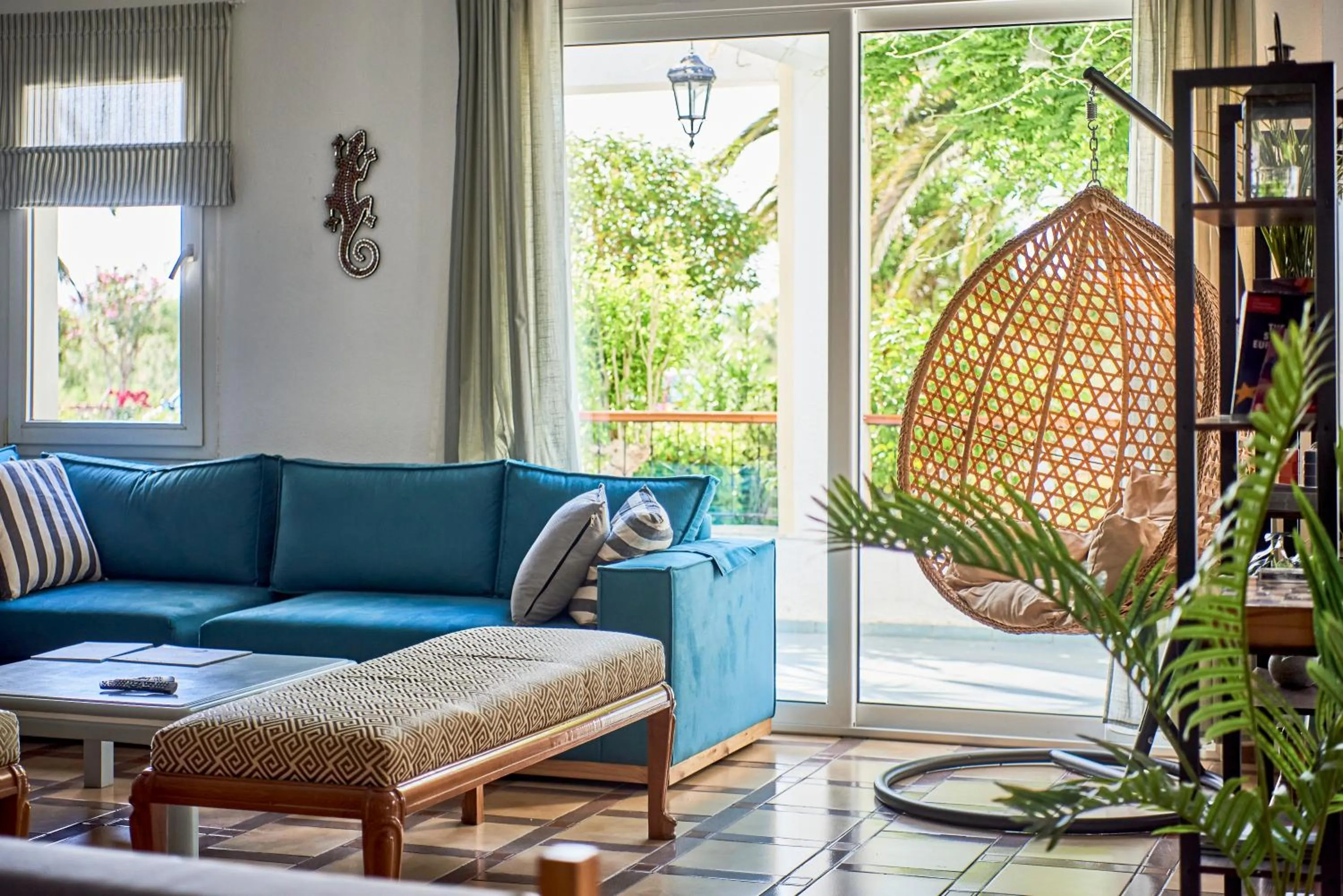 Communal lounge/ TV room in Kalloni Bay