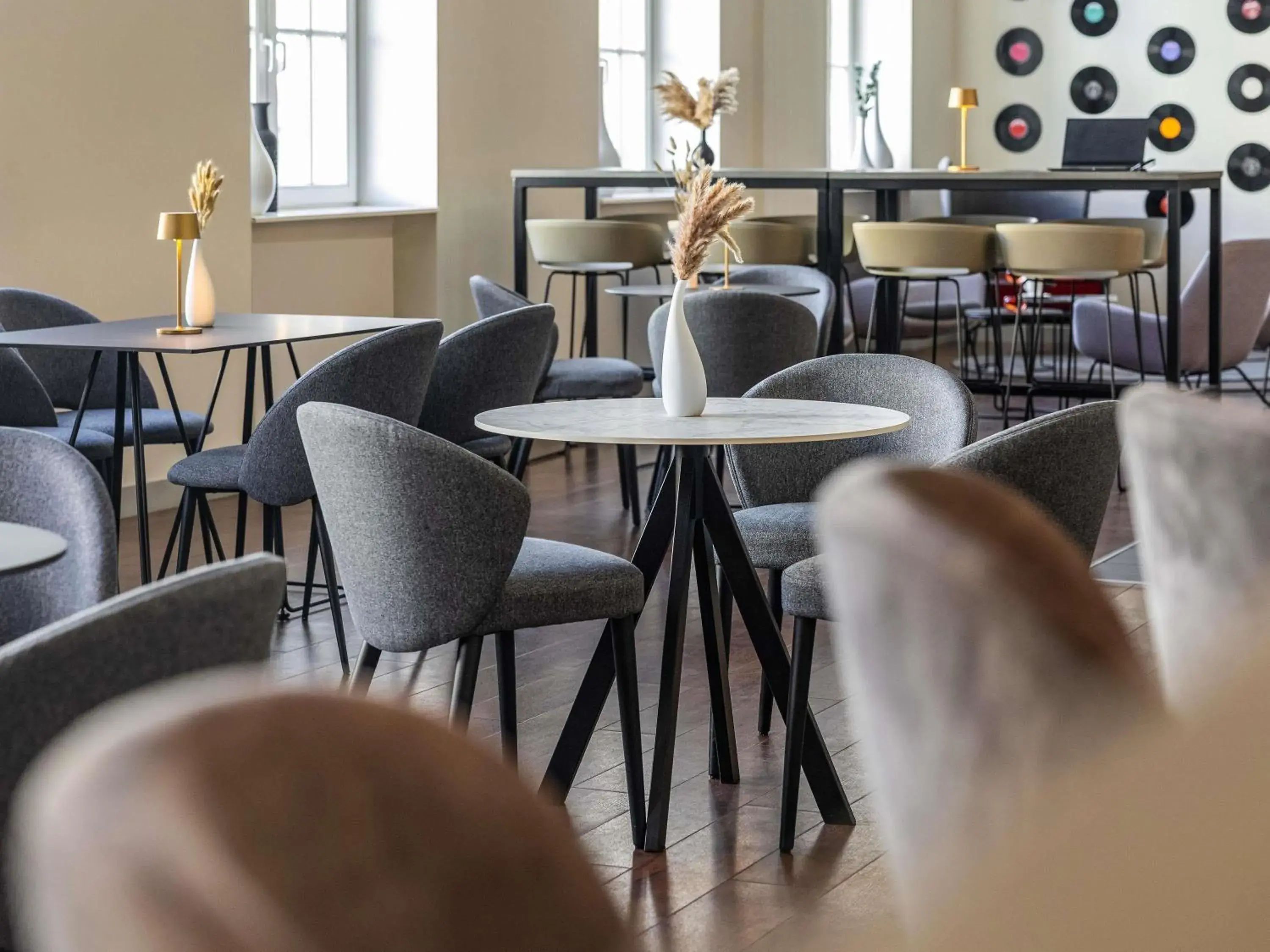 Lounge or bar in ibis Karlsruhe Hauptbahnhof Lounge or bar in ibis Karlsruhe Hauptbahnhof
