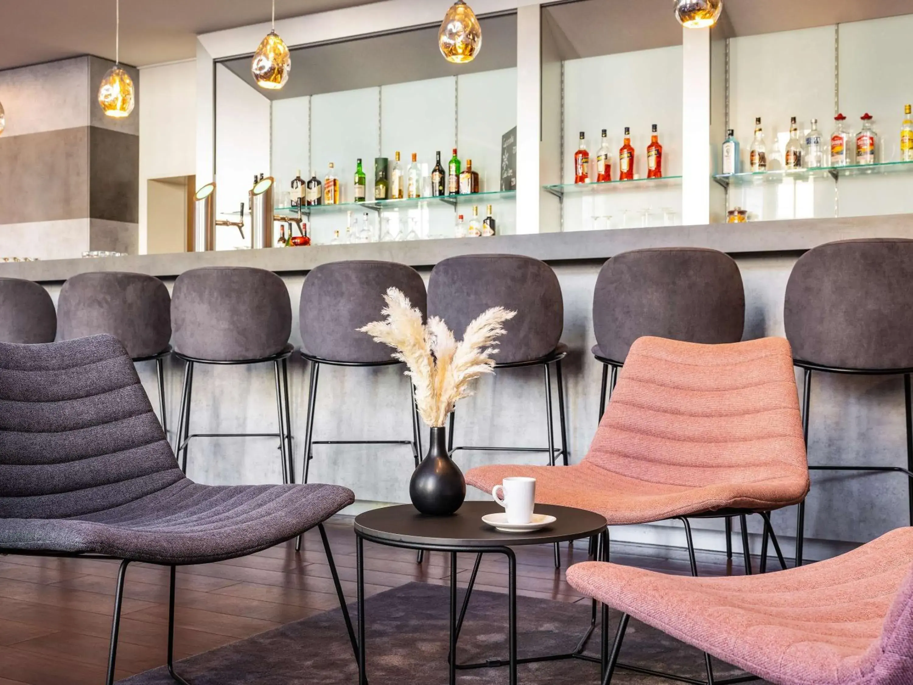 Lounge or bar in ibis Karlsruhe Hauptbahnhof Lounge or bar in ibis Karlsruhe Hauptbahnhof