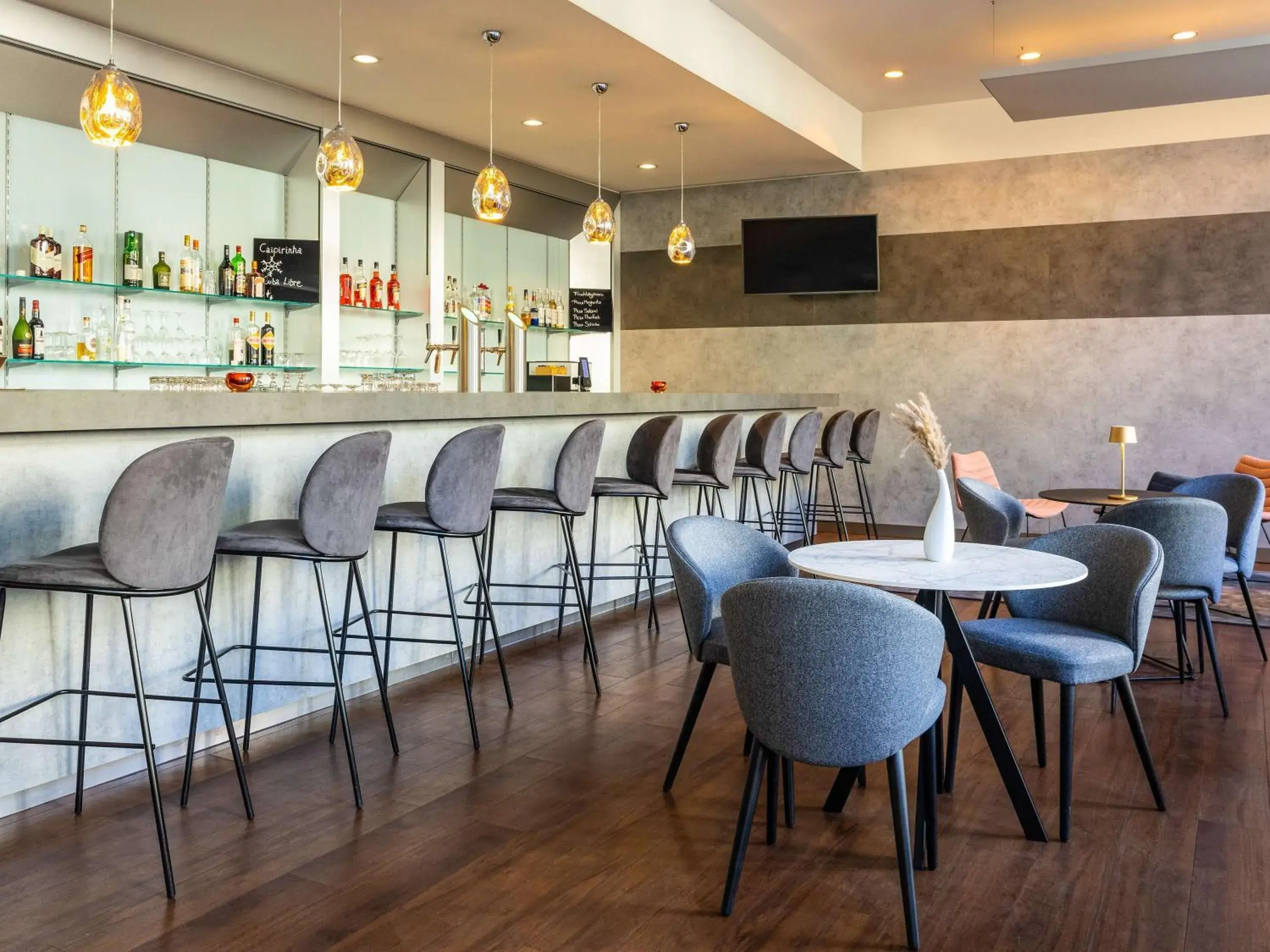 Lounge or bar in ibis Karlsruhe Hauptbahnhof Lounge or bar in ibis Karlsruhe Hauptbahnhof